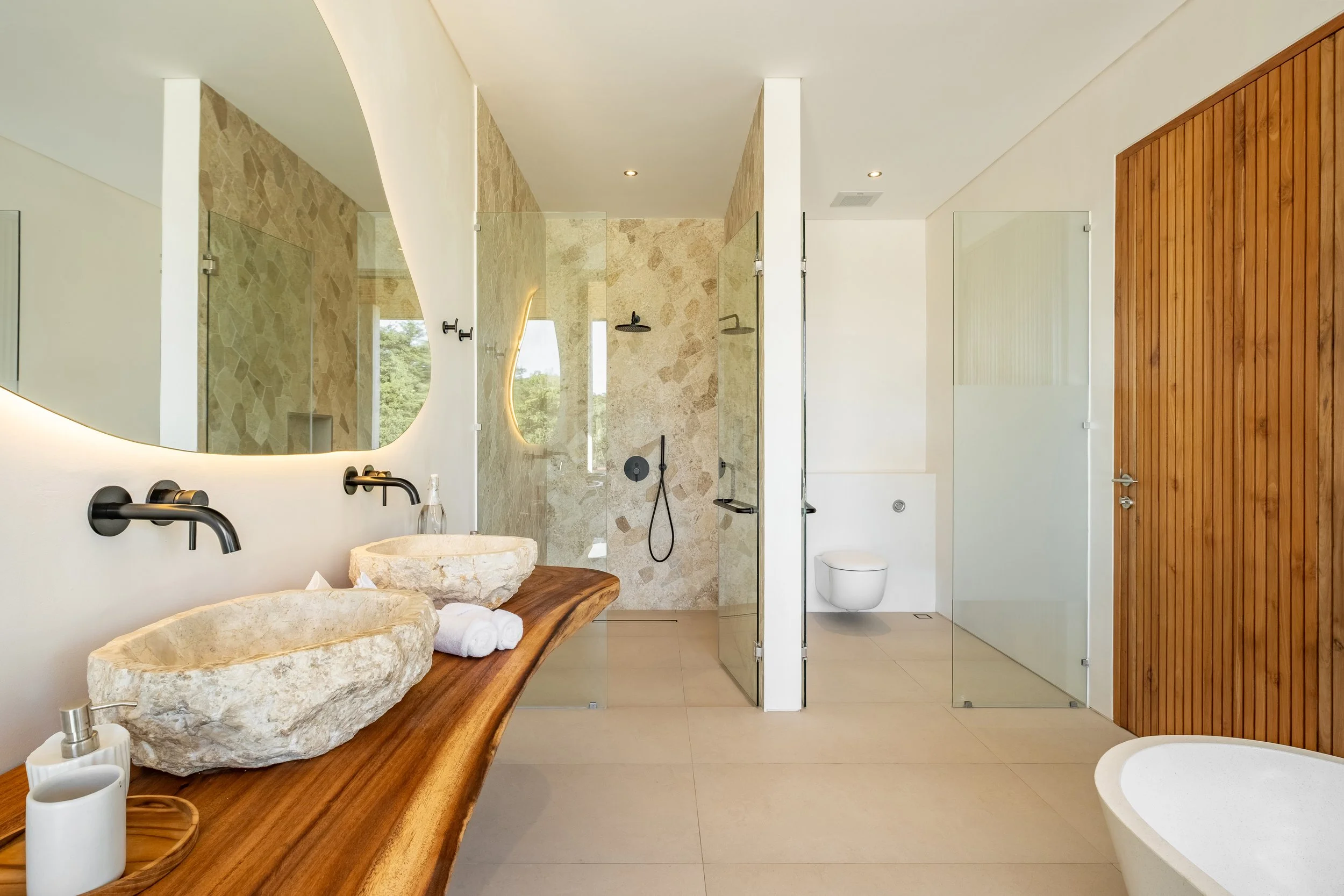 Main Bedroom_Bathroom - Ulu Mimpi Indah.jpg