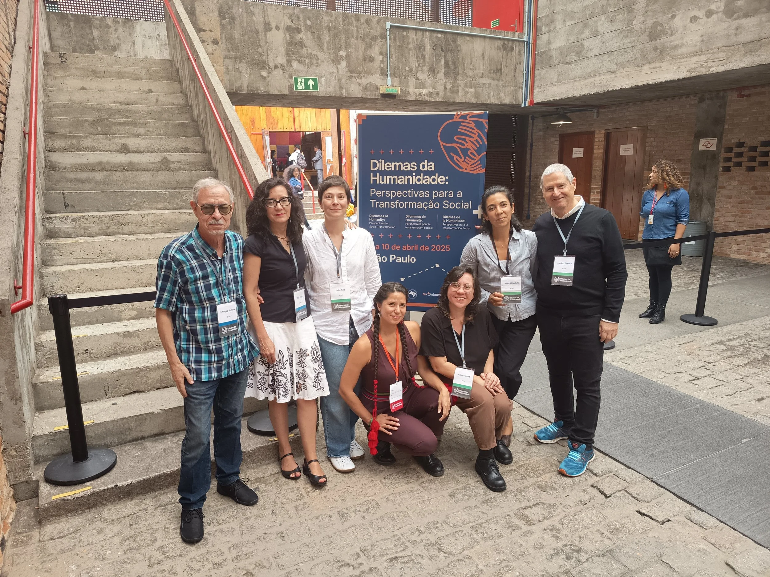 Equipe de interpretação da conferência Dilemas da Humanidade 2025, em São Paulo