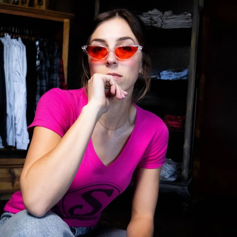 Women_s V-neck(2).jpg