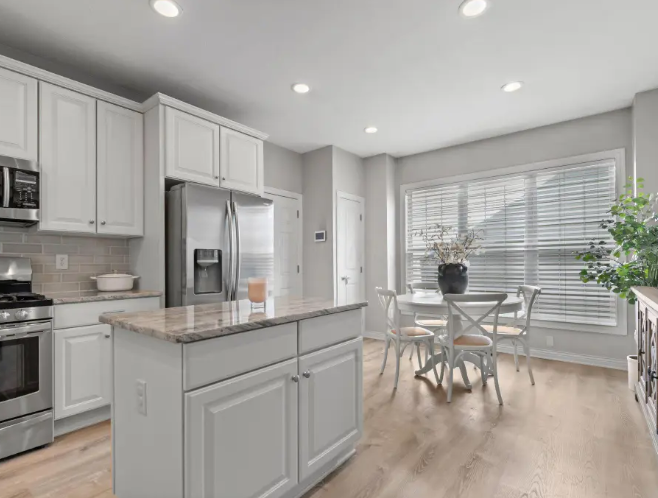 A comprehensive collage of Royal Blue’s luxury services in Cincinnati, featuring professional estate cleaning, wardrobe management, personal chef meal delivery, and in-home pantry stocking.