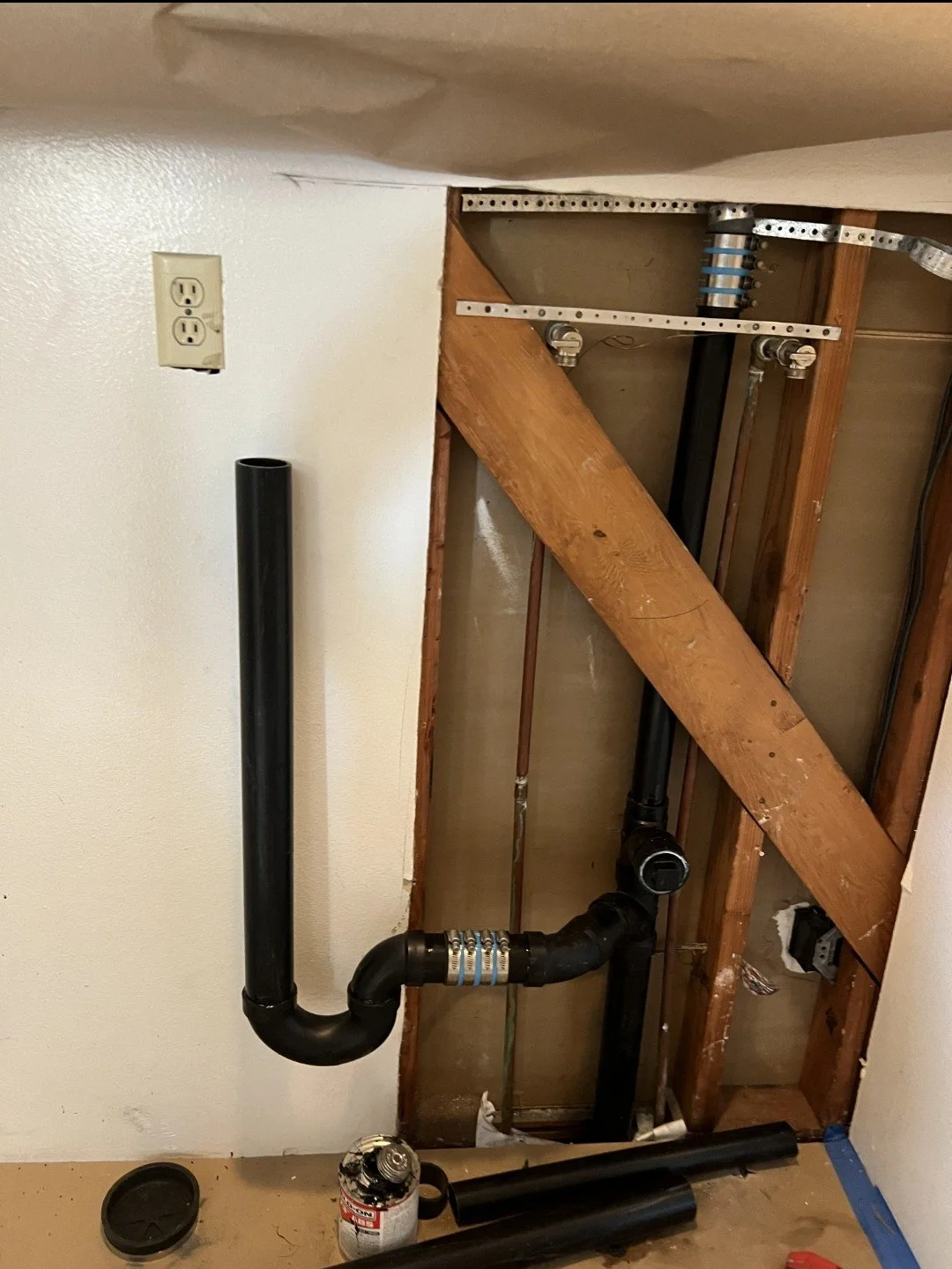 Drain pipe leak repair inside wall in San Diego