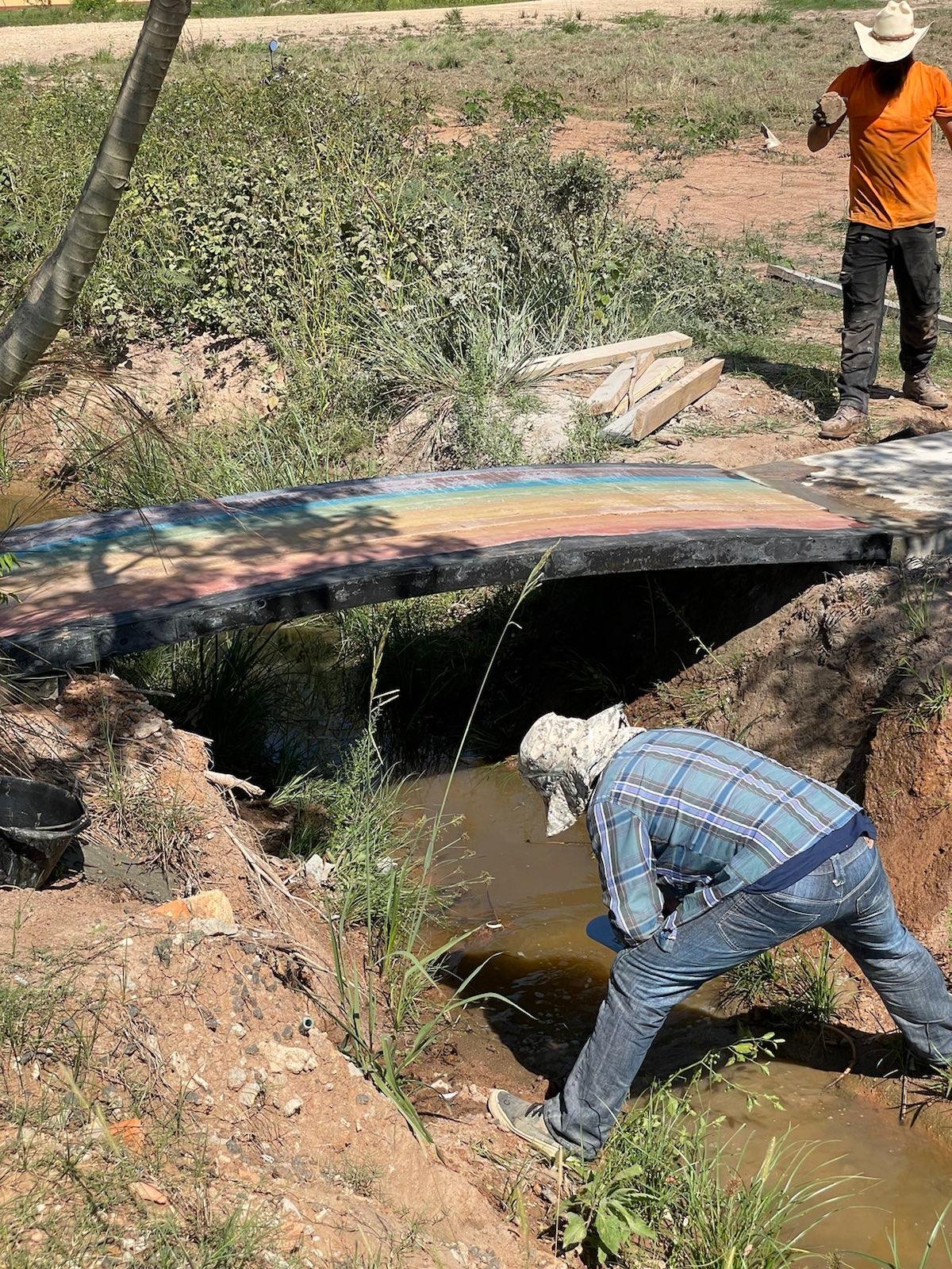 Experimental Rammed Earth - A Bridge in Paraguay