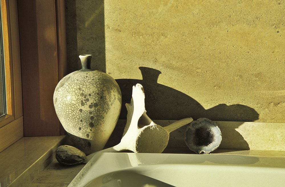 otter-interior-wall-detail-vase.jpg