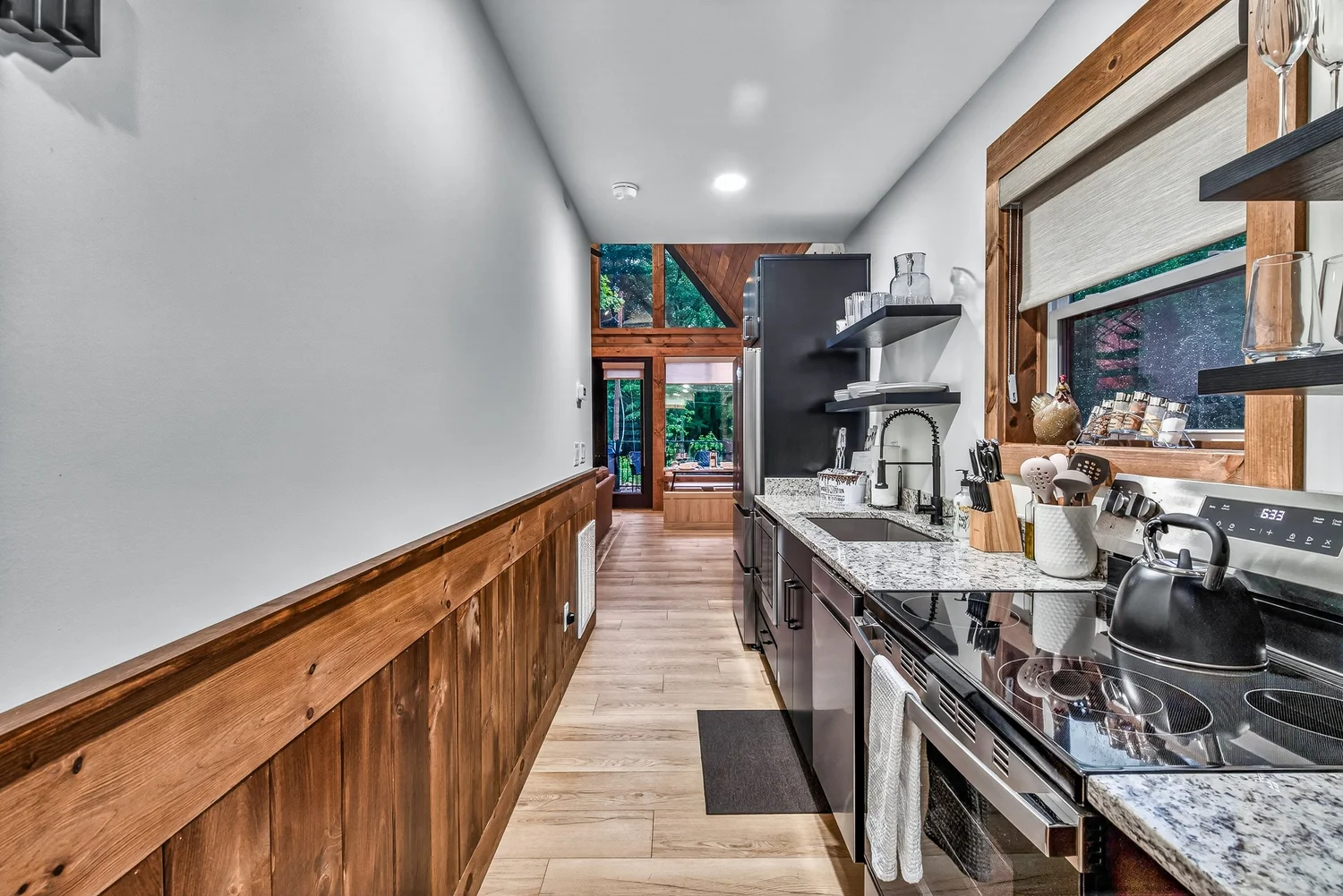 The Bluebird — kitchen & coffee photo 1