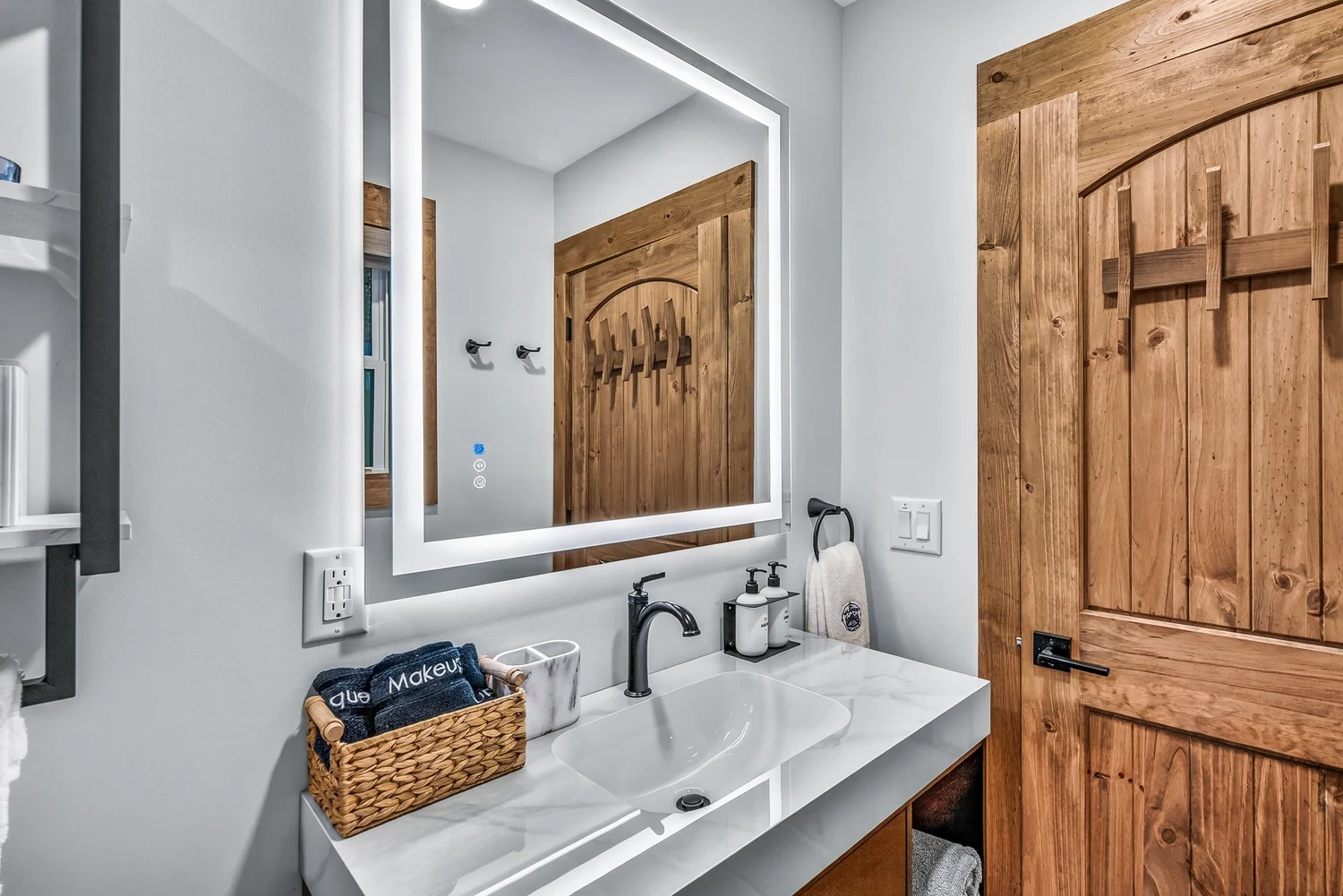 The Bluebird — bath & laundry photo 2