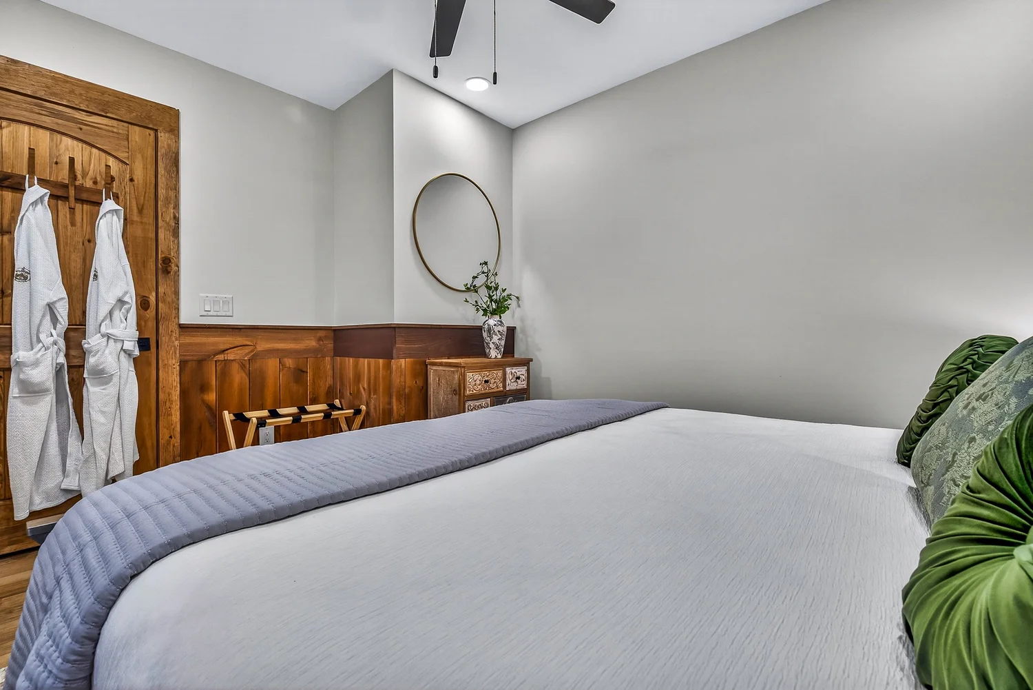 The Finch — primary bedroom photo 2