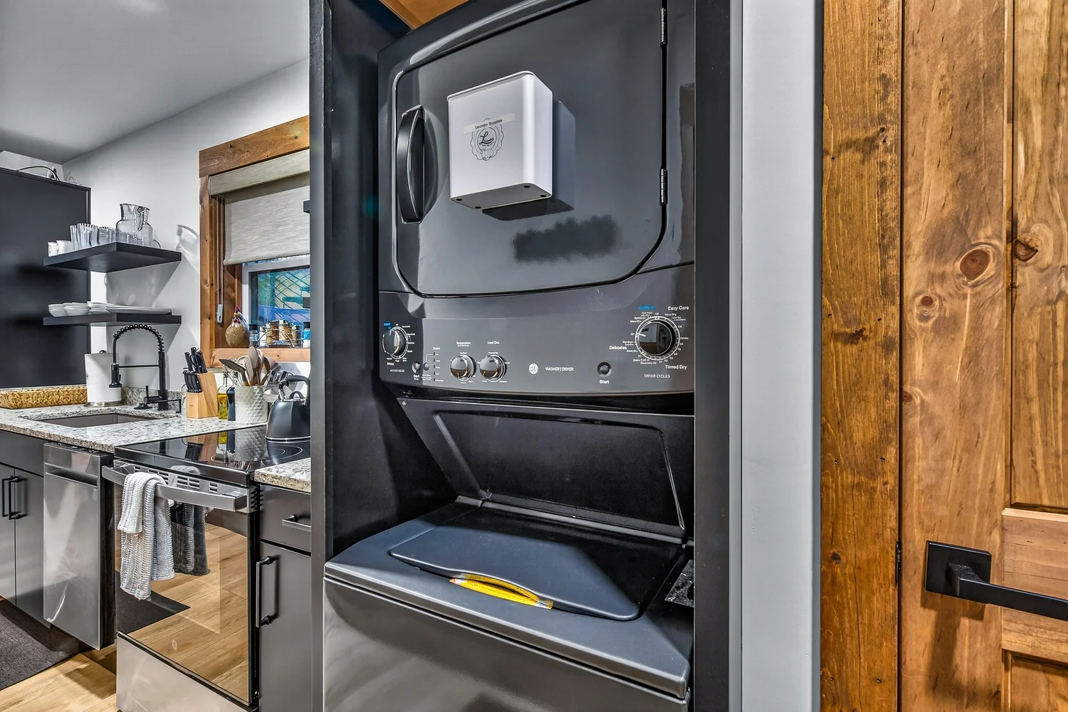The Finch — kitchen & coffee photo 2