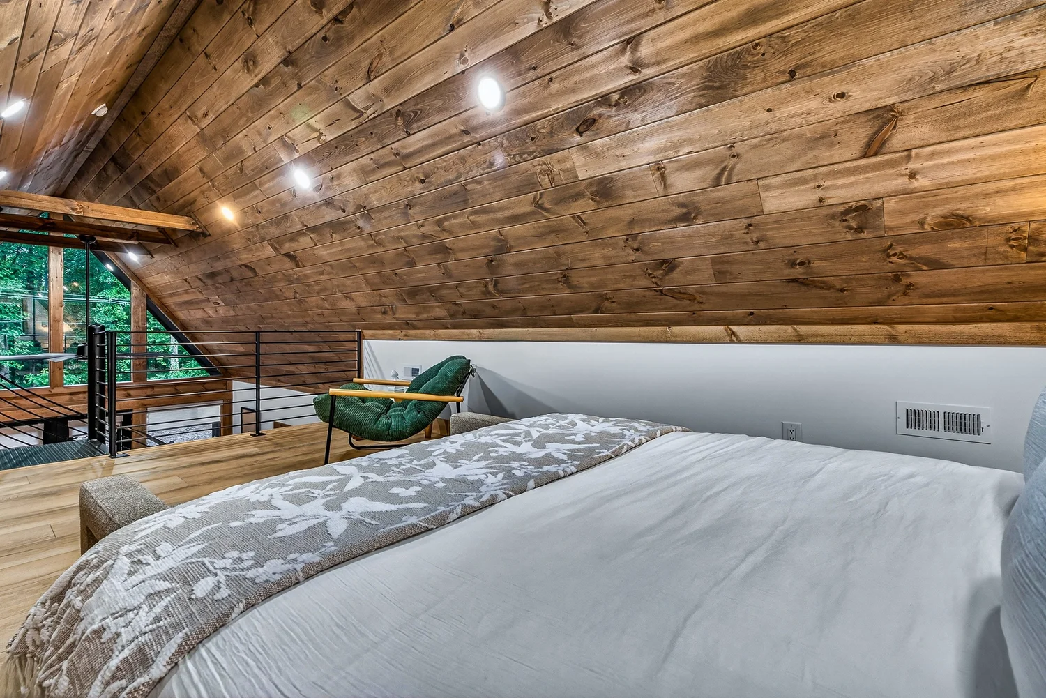 The Bluebird — loft & pac-man photo 2