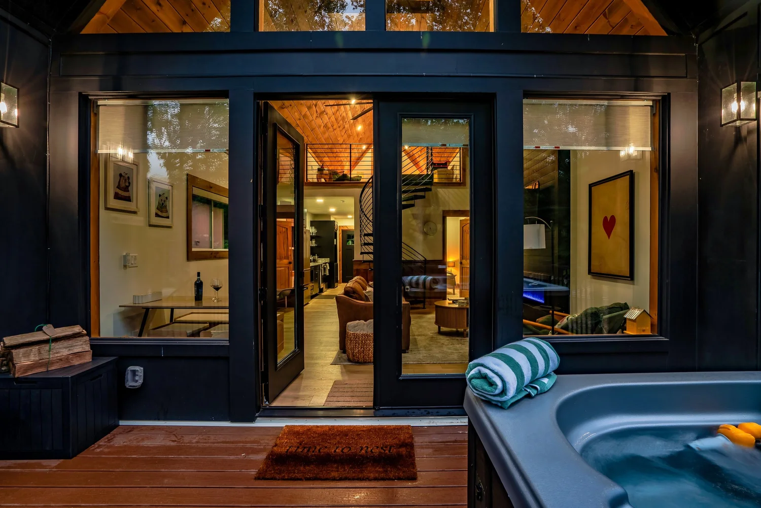The Finch — deck & hot tub photo 3