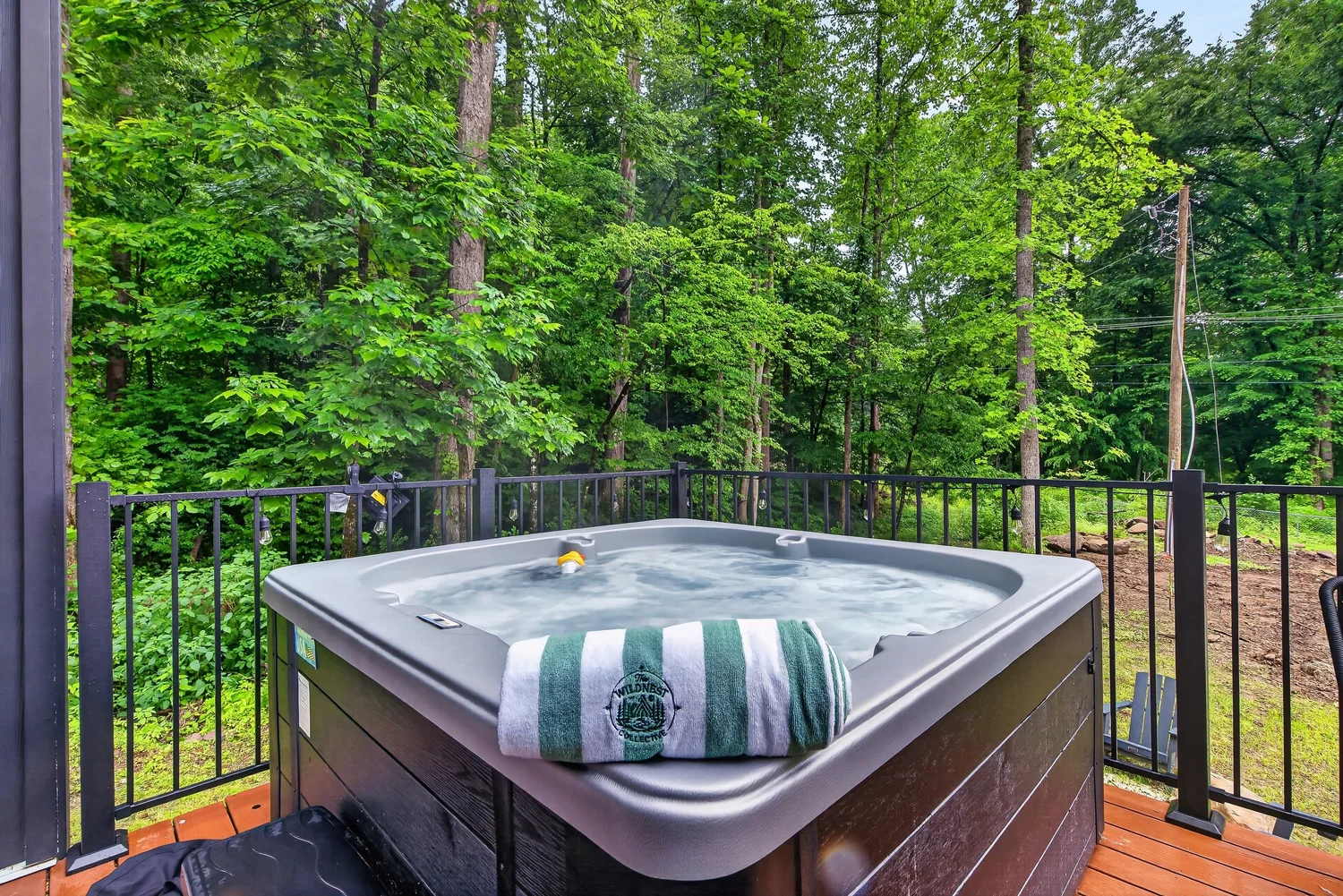 The Bluebird — deck & hot tub photo 4