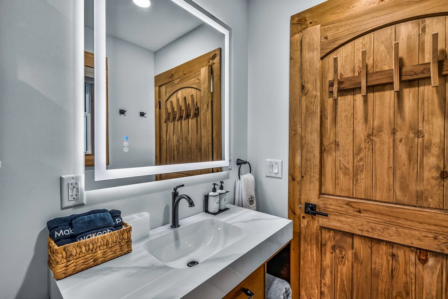 The Finch — bath & laundry photo 2