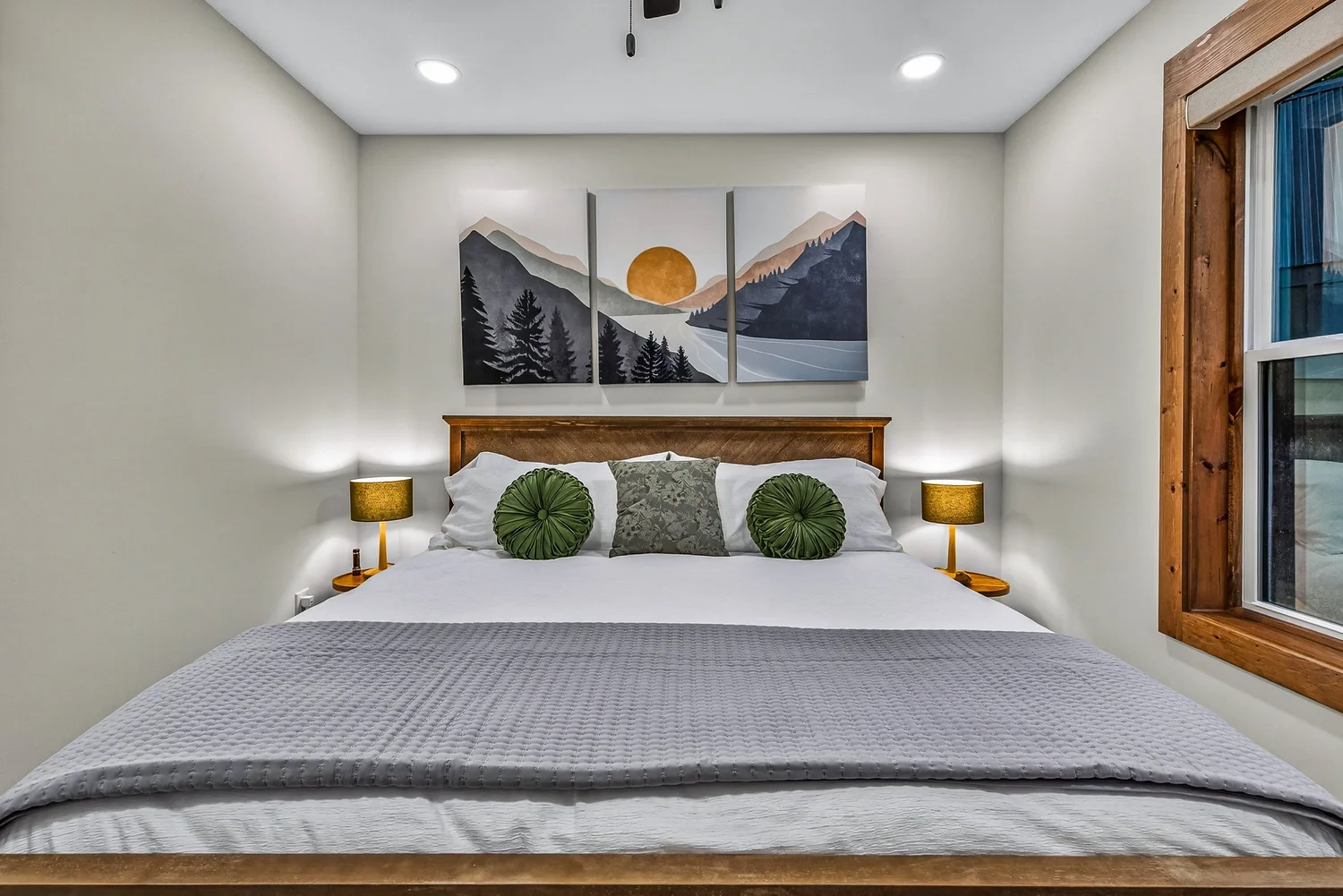 The Finch — primary bedroom photo 1