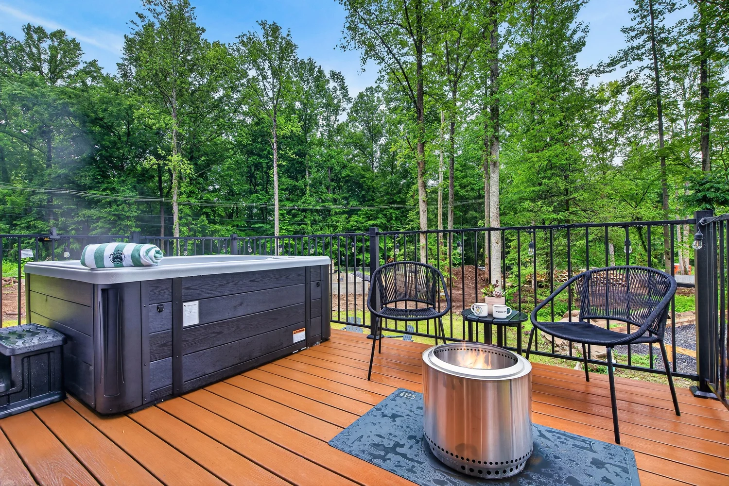 The Finch — deck & hot tub photo 5