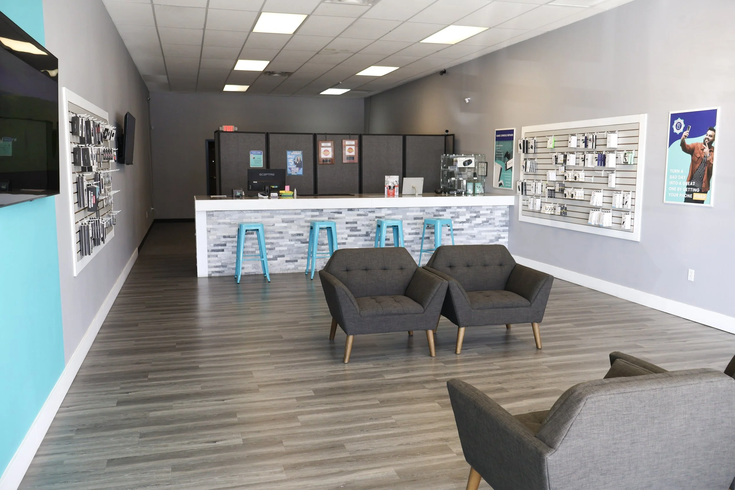 Pros and Cons of Choosing a Local Phone Repair Shop vs. National Repair Chain&nbsp;