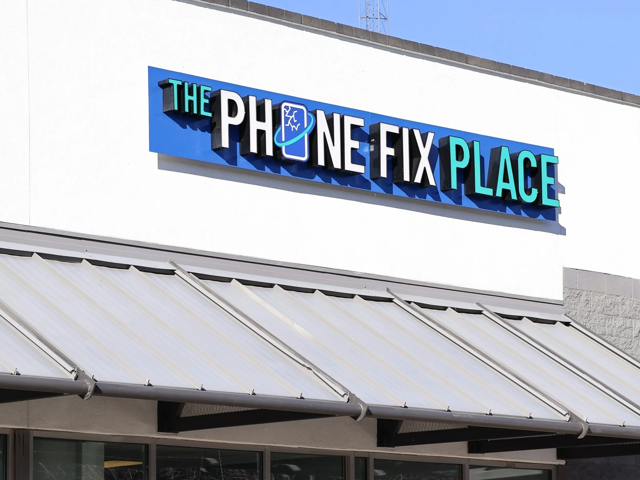The Phone Fix Place storefront in Albuquerque.