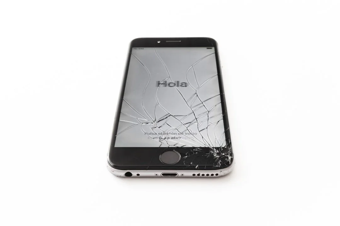 cracked iPhone screen - cracked iPhone screen fix