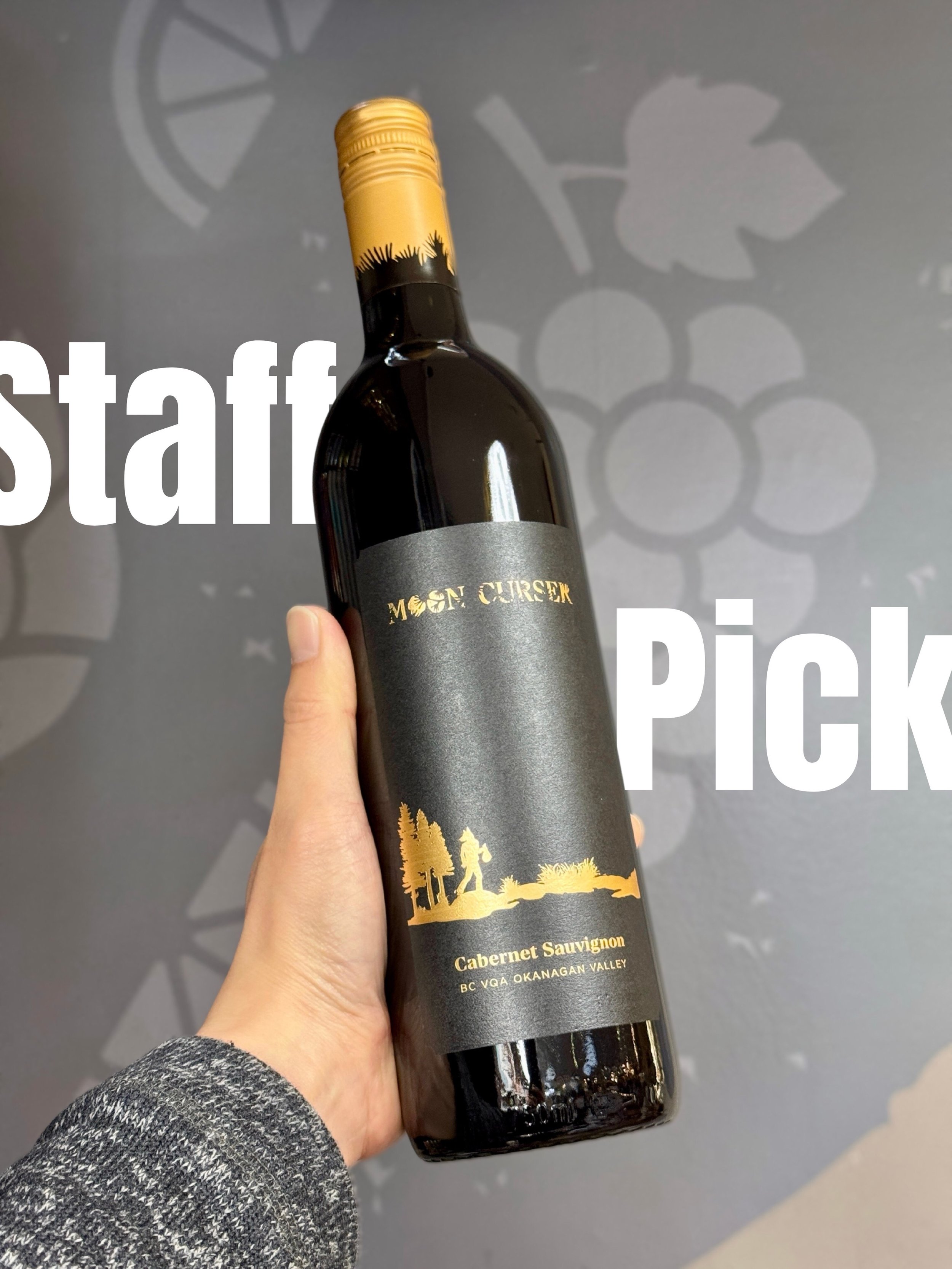 Looking for a fantastic red for your next dinner? Our Staff Pick is an absolute must-try!

🇨🇦 @mooncurservineyards Cabernet Sauvignon 2022 🍷

Earning Double Gold at the 2026 All Canadian Wine Championships and Gold at the 2025 WineAlign National W