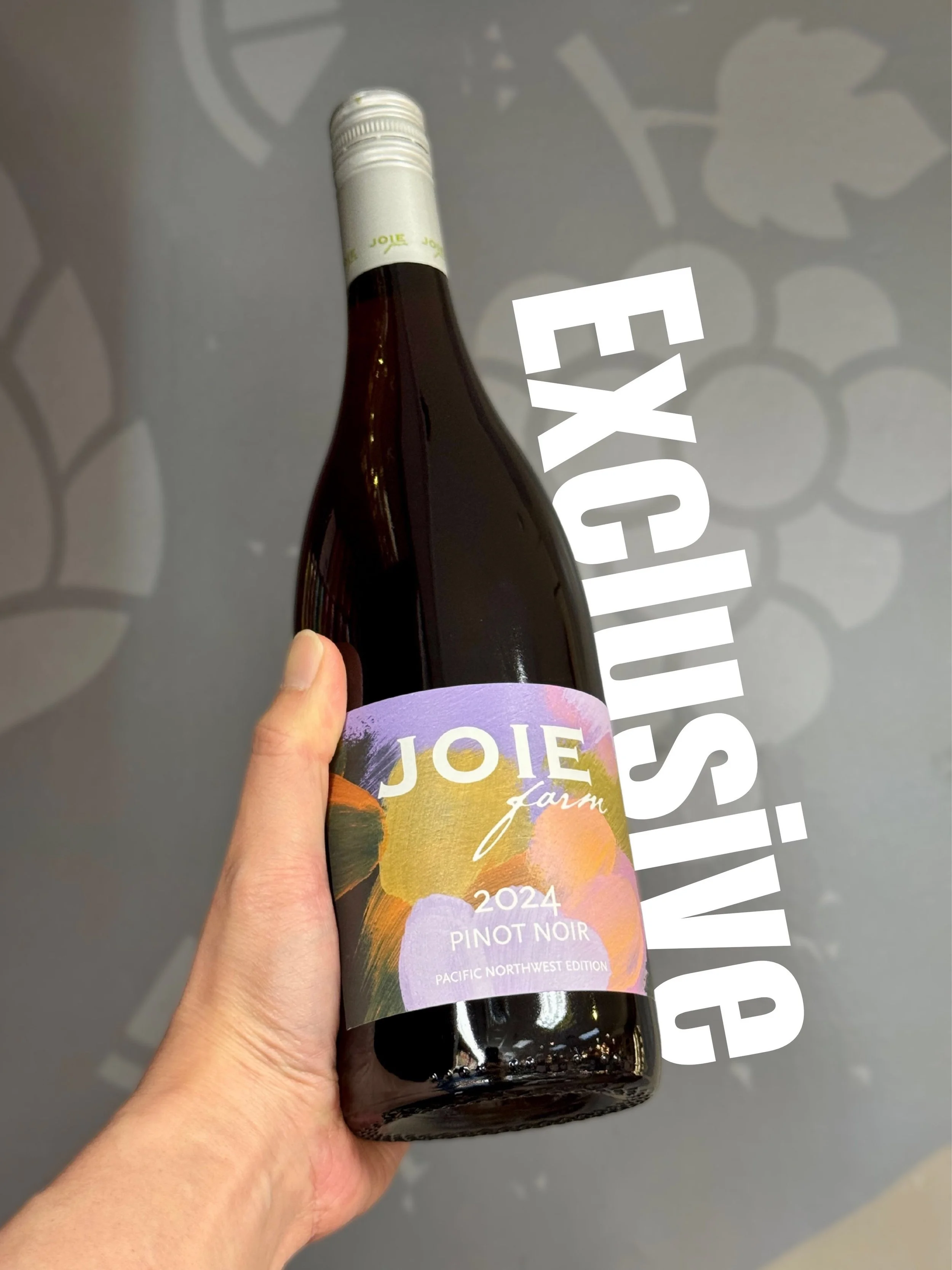 We have a brand new exclusive arrival just in time for your next gathering! Say hello to the 2024 Pinot Noir from @joiefarm 

It opens with vibrant aromas of fresh cherries, wild rhubarb, and a subtle hint of licorice. Beautifully light on the body w