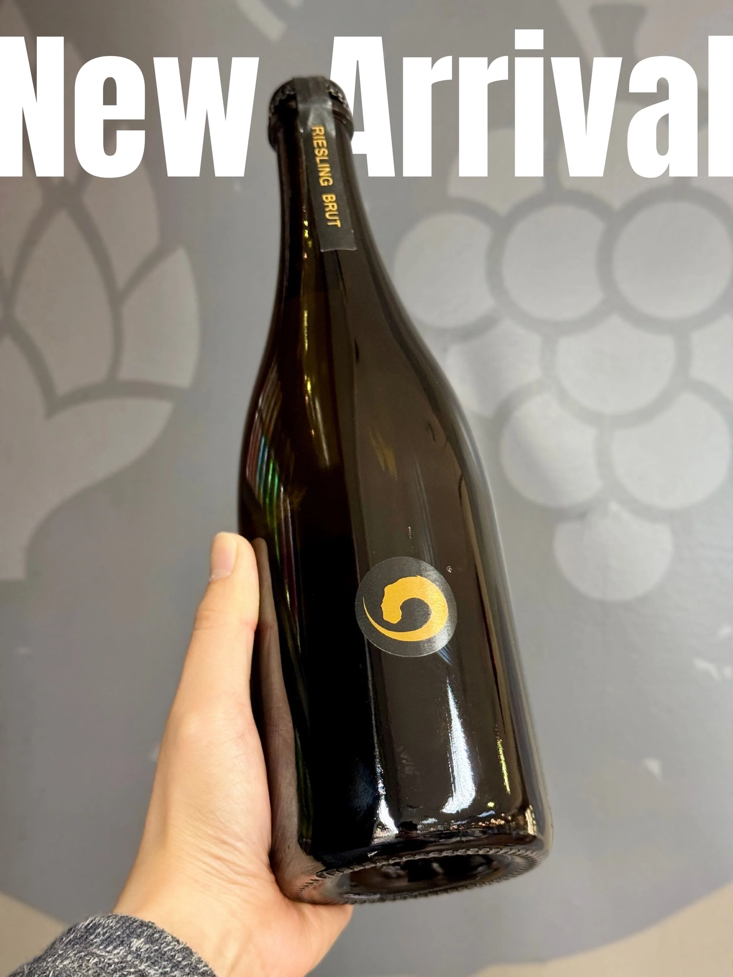Looking for a refreshing bubbly to brighten up your week? Say hello to our newest arrival 🍾

The Riesling Brut by @lunessencewine is a beautifully crafted 100% Riesling sparkler. Made using the Charmat Method and aged on its lees, this vibrant bubbl