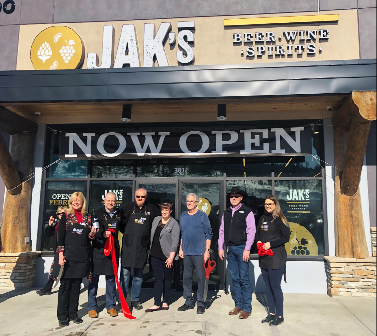 AK's Beer Wine Spirits store grand opening ribbon cutting ceremony with the Kettlewell family and staff