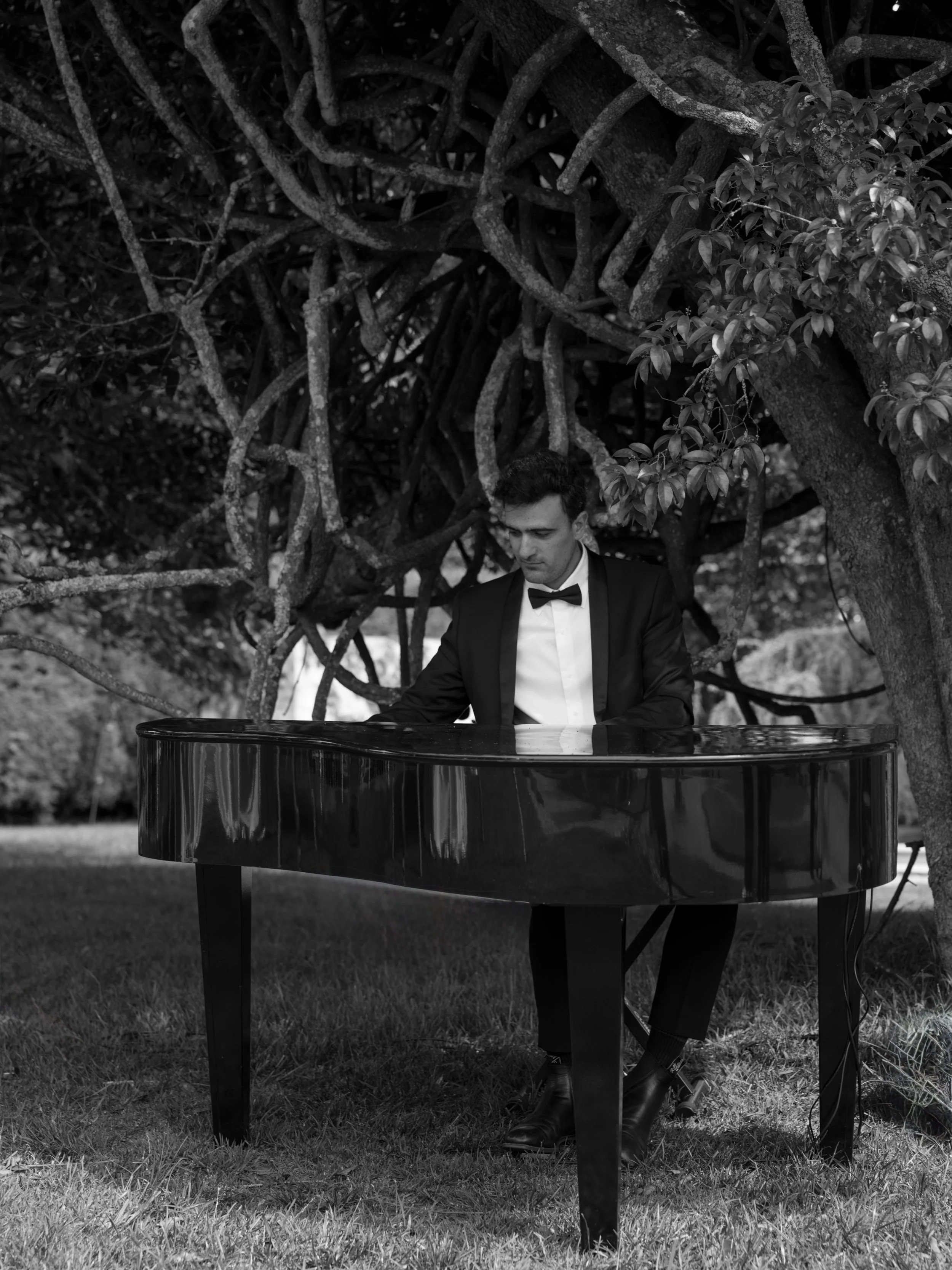 Soft music and a slow dinner 

@rhiannasmithevents 
@white_butterfly_bridal_couture 
@matakata.event.hire 
@benhuonmanor 
@aplentyfood 
@socoeventhire 
@simply.seated 
@zoevrachnas 
@henryclivecaravanbar