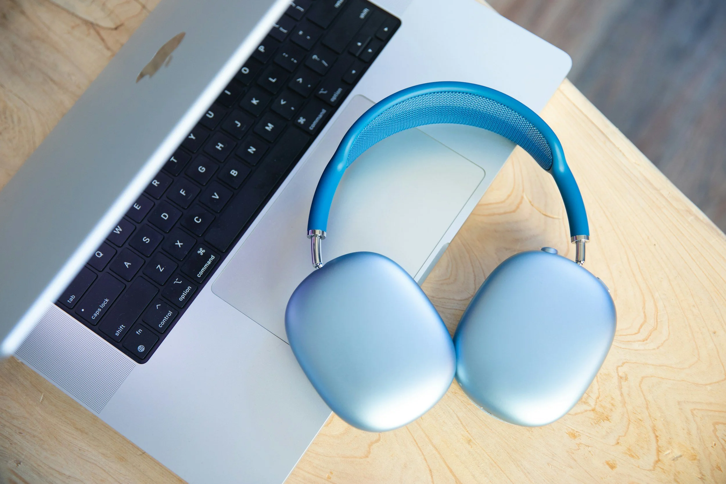 The Acoustic Isolation Analysis: Why Plastic Headphones Are a Depreciating Asset