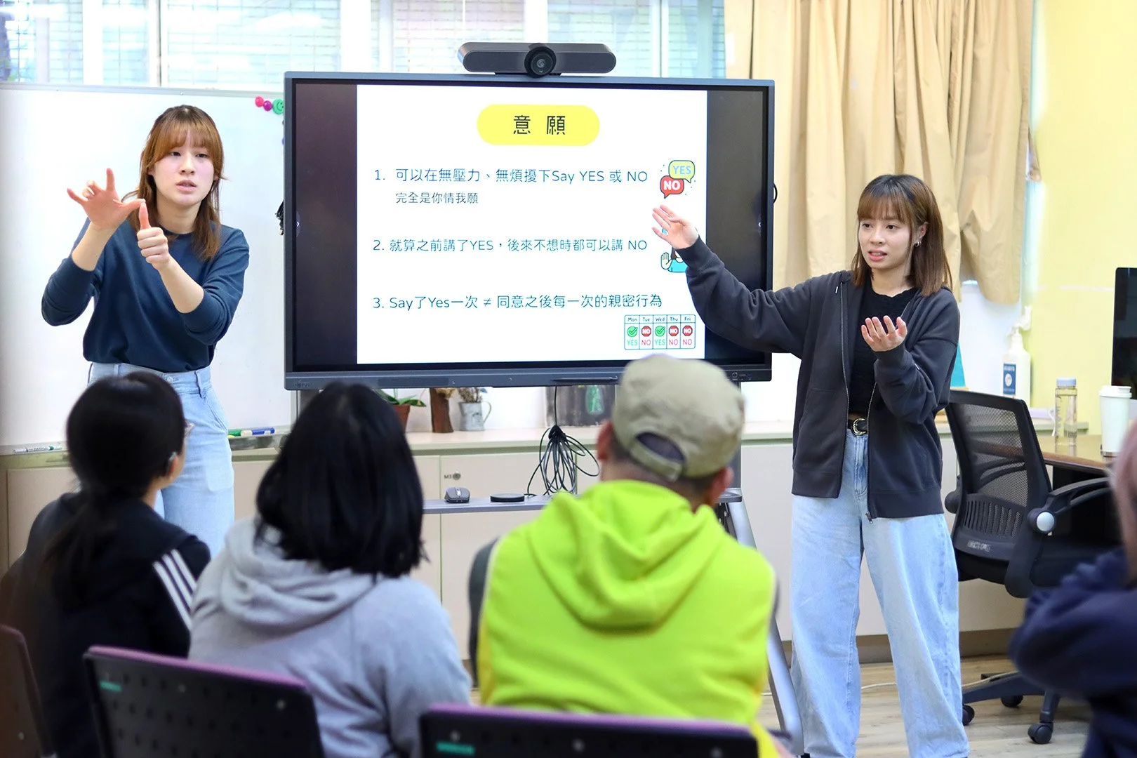 Center Visit01_s.jpg