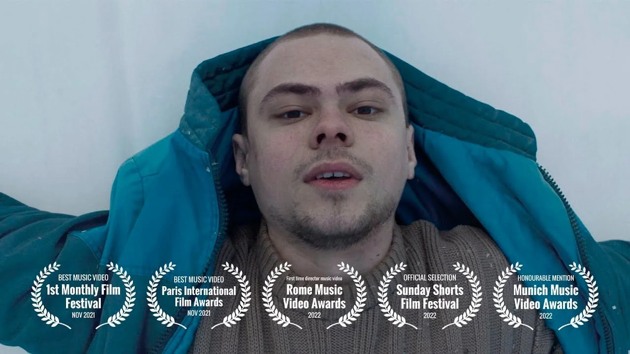 Я говорю с деревом, инди, русский инди, Лус Киндер, russian indie band, победитель фестивалей, First time director music video of Rome Music Video Awards 2022, Best Music Video of Paris International Film Awards 2021, Sunday Shorts Film Festival