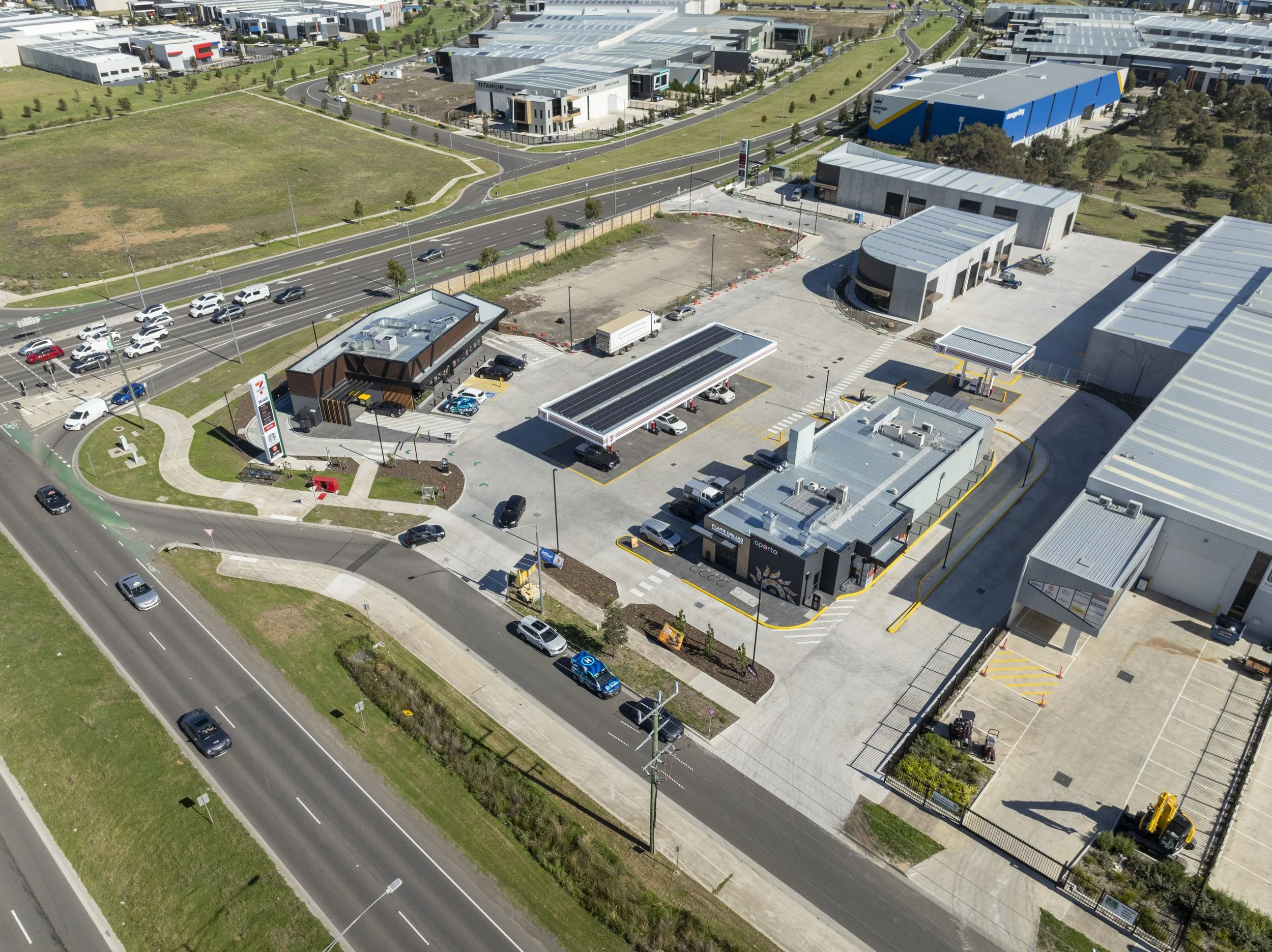 7-Eleven, Starbucks and Oporto