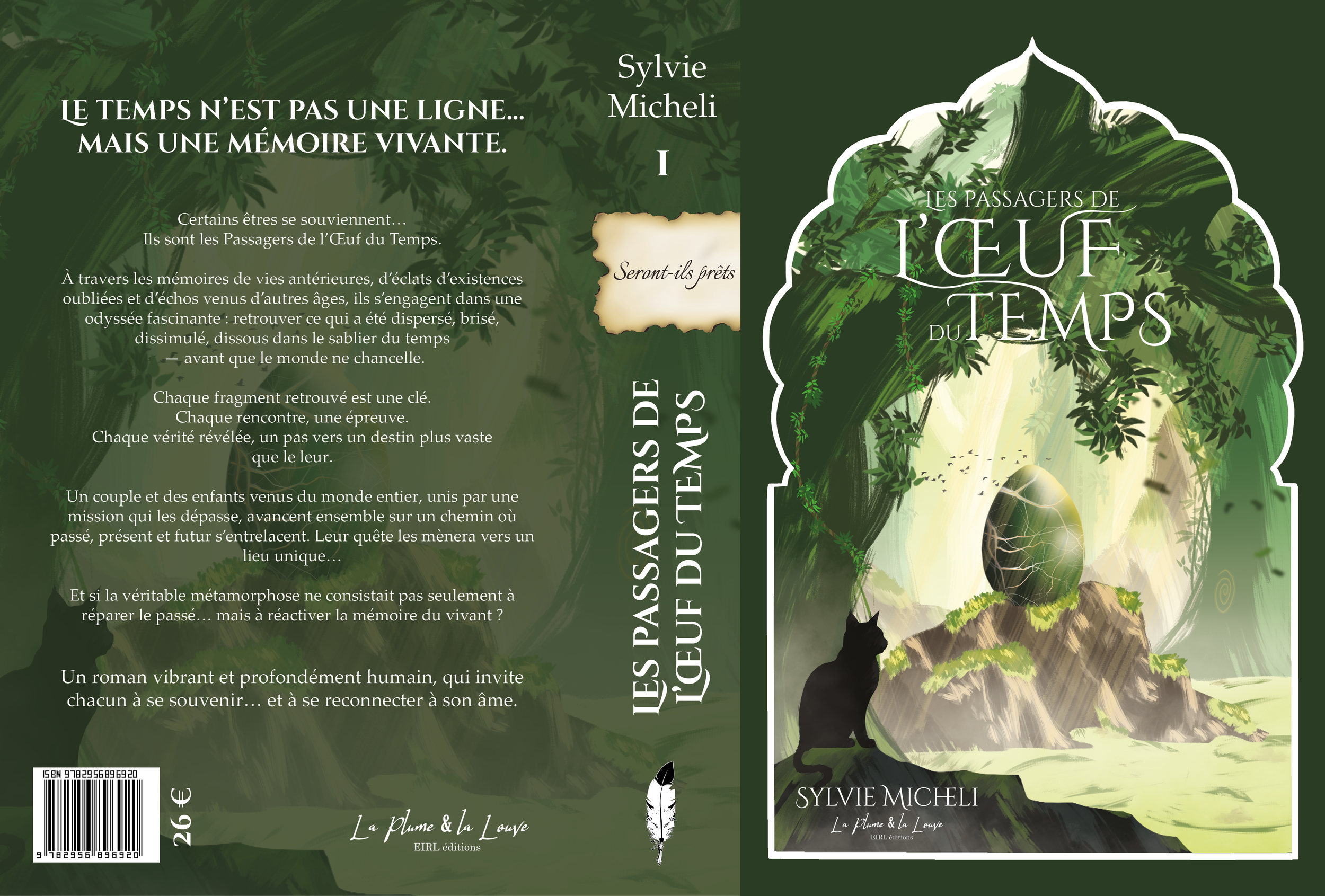 Couverture de livre illustrée d'une scène de forêt avec un œuf au centre, un chat noir assis au premier plan, et des arbres luxuriants au fond, avec un titre en blanc et un cadre blanc autour de l'image.