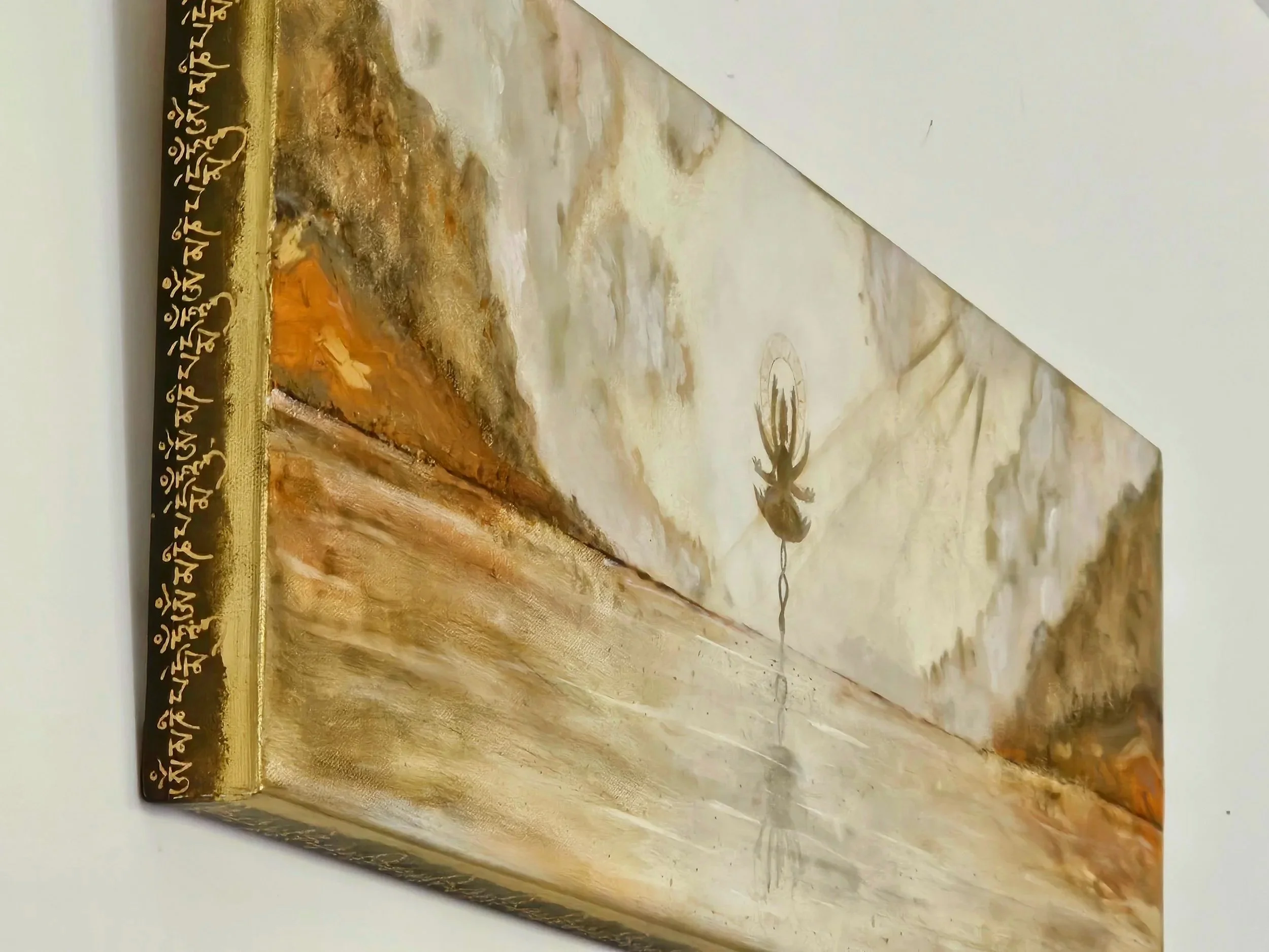 Peinture abstraite avec des tonalités de beige, représentant Chenrezig, la compassion, om mani padme hum. "L'âme de la compassion". Elaura Donnadieu, graphiste, illustratrice et artiste peintre.