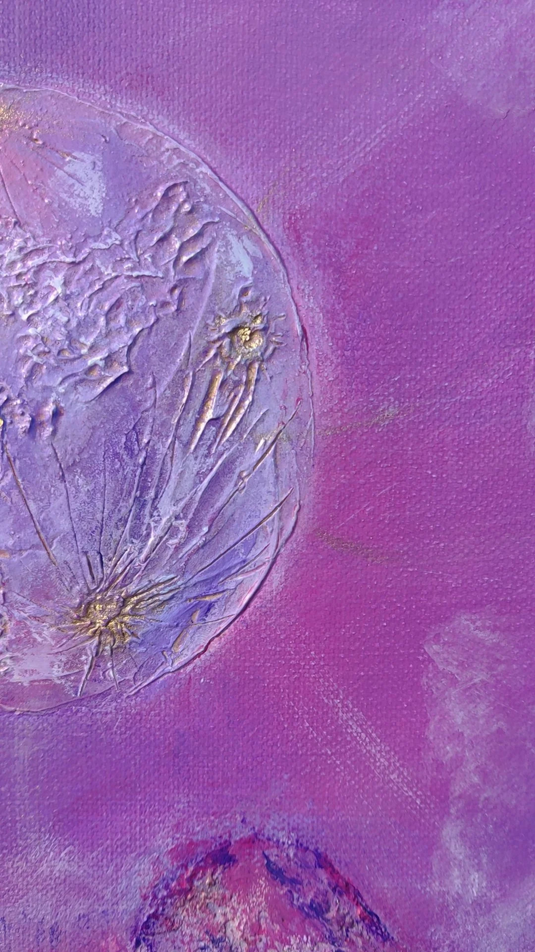 Une peinture abstraite avec une représentation d'une lune à gauche et un paysage montagneux à droite, "Ouvert au monde". Elaura Donnadieu, graphiste, illustratrice et artiste peintre.