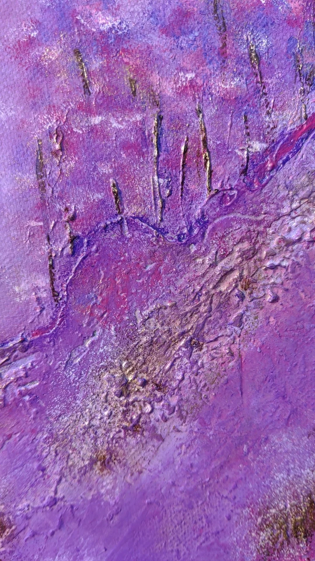Une peinture abstraite avec une représentation d'une lune à gauche et un paysage montagneux à droite, "Ouvert au monde". Elaura Donnadieu, graphiste, illustratrice et artiste peintre.
