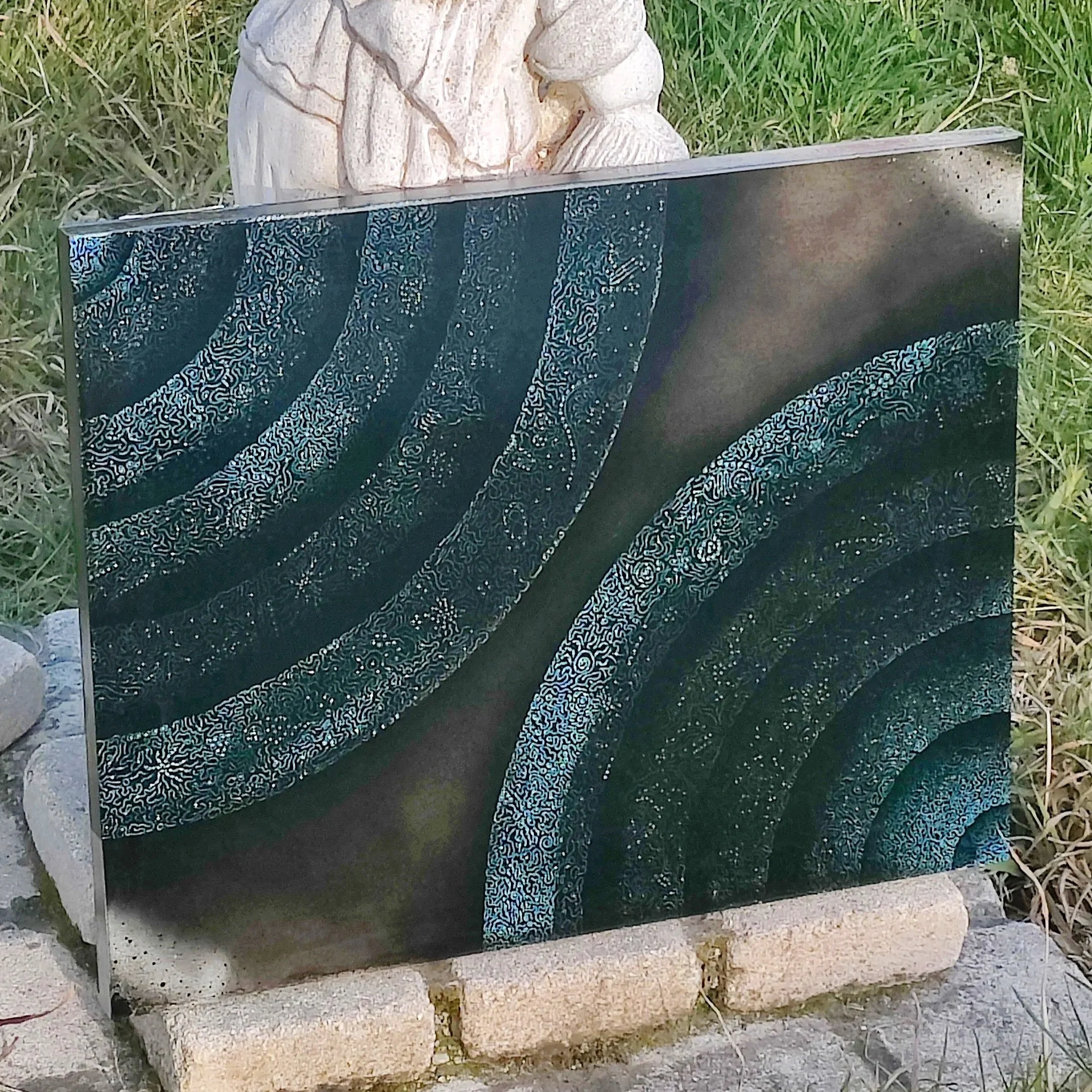 Acrylique sur bois et époxy. "Le palais des glaces". Elaura Donnadieu, graphiste, illustratrice et artiste peintre.