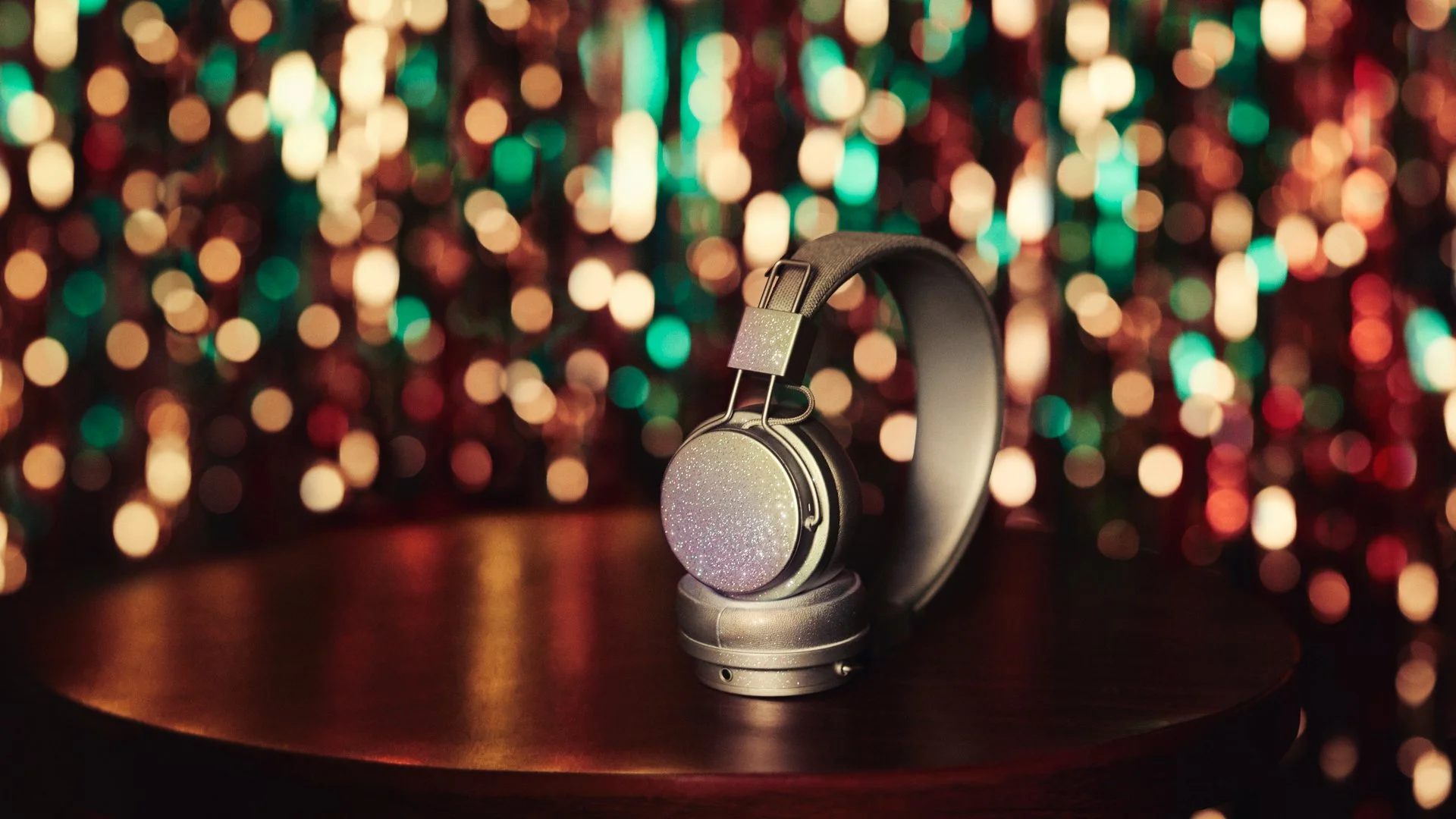 Urbanears_LTY_ToveLo_10_16_9.jpg