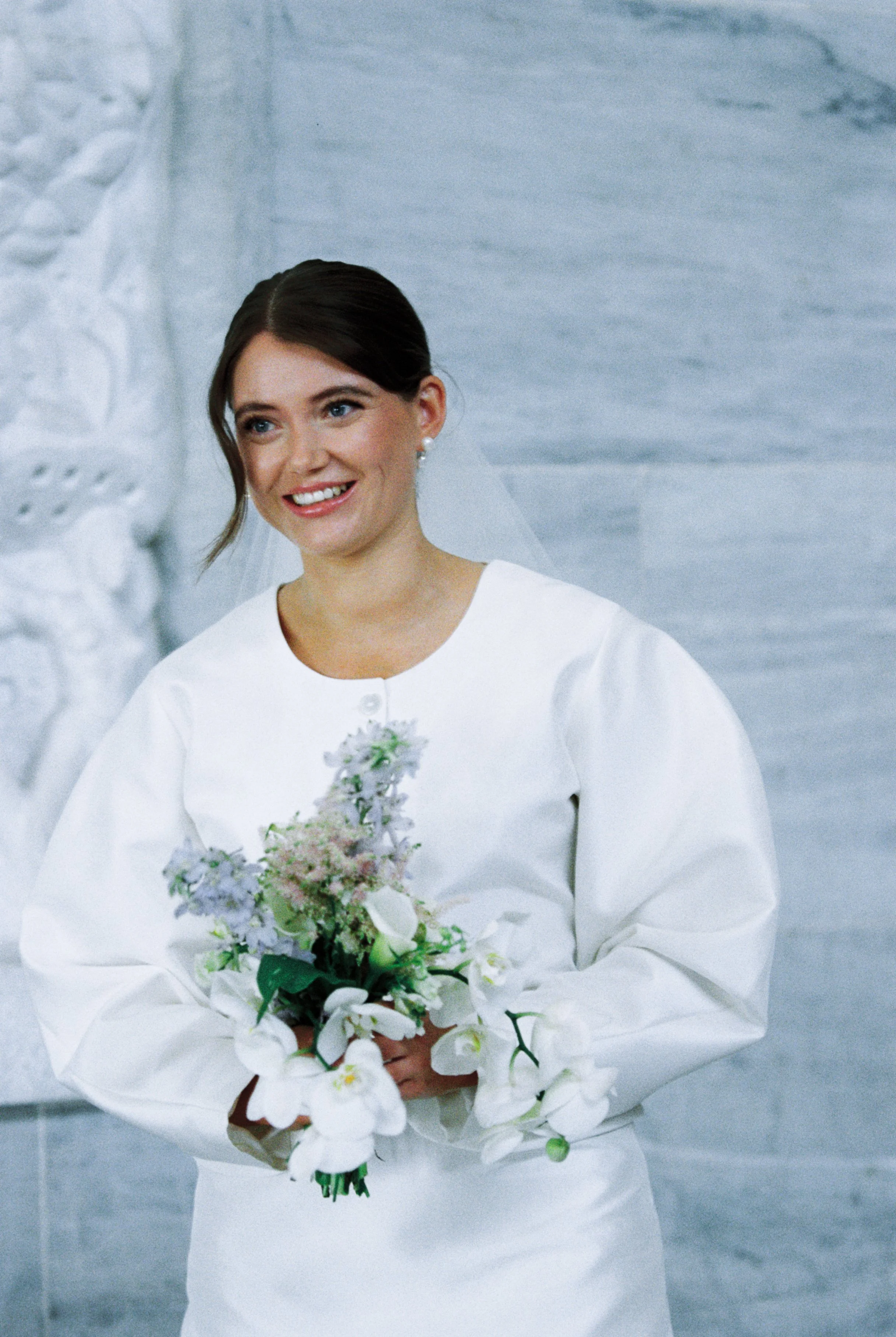 Contemporary bridal look in silk with a softly structured silhouette, designed for comfort and movement.