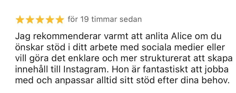 Review with five gold stars, in Swedish, recommending Alice for support with social media content creation.