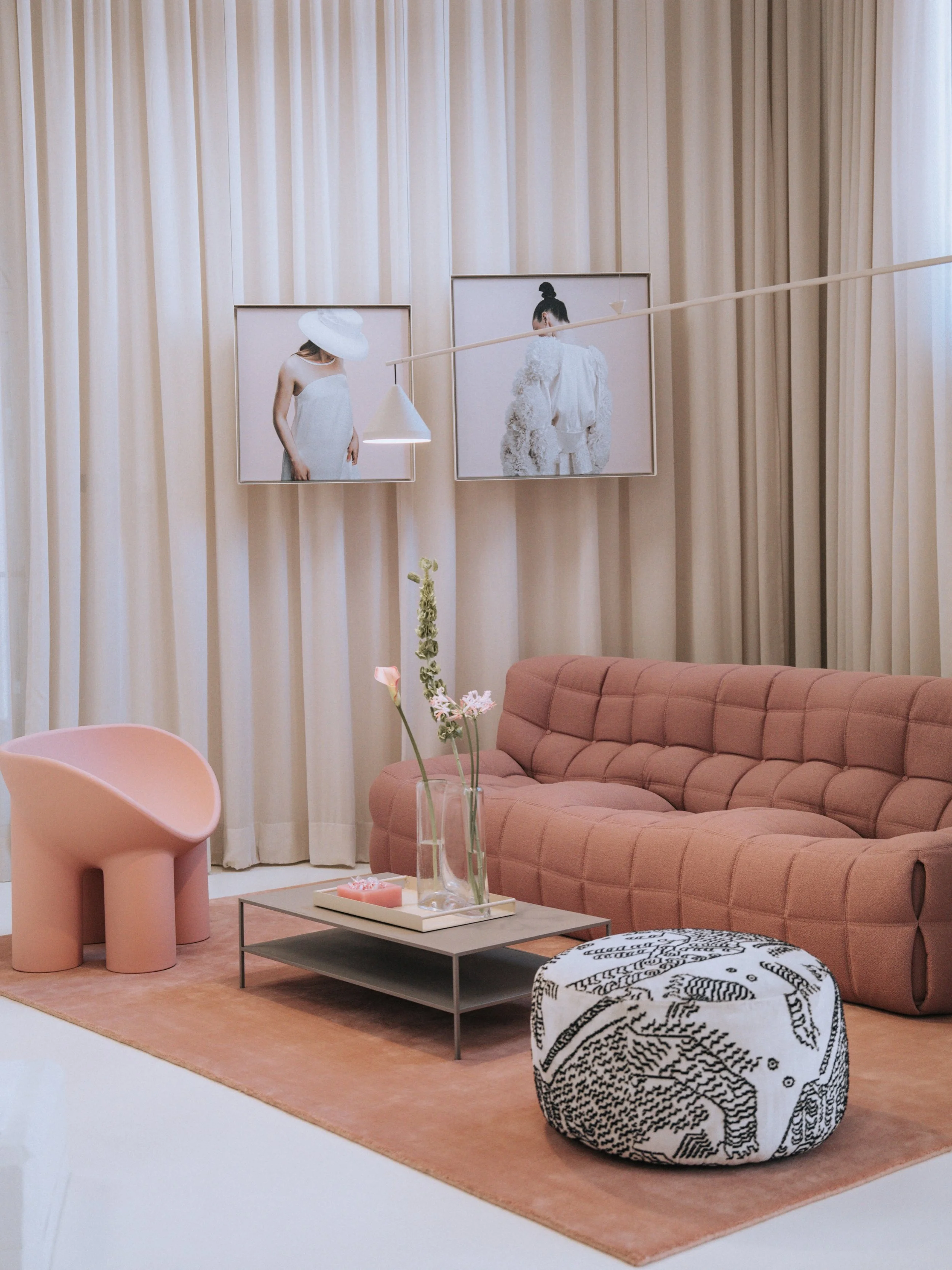 WELCOME TO OUR STORE 🤍 

Mit unendlich viel Liebe haben wir versucht einen Platz f&uuml;r euch und auch f&uuml;r uns zu schaffen, der einfach gl&uuml;cklich macht, inspiriert und den n&ouml;tigen Raum f&uuml;r Kreativit&auml;t und Liebe schafft. Die