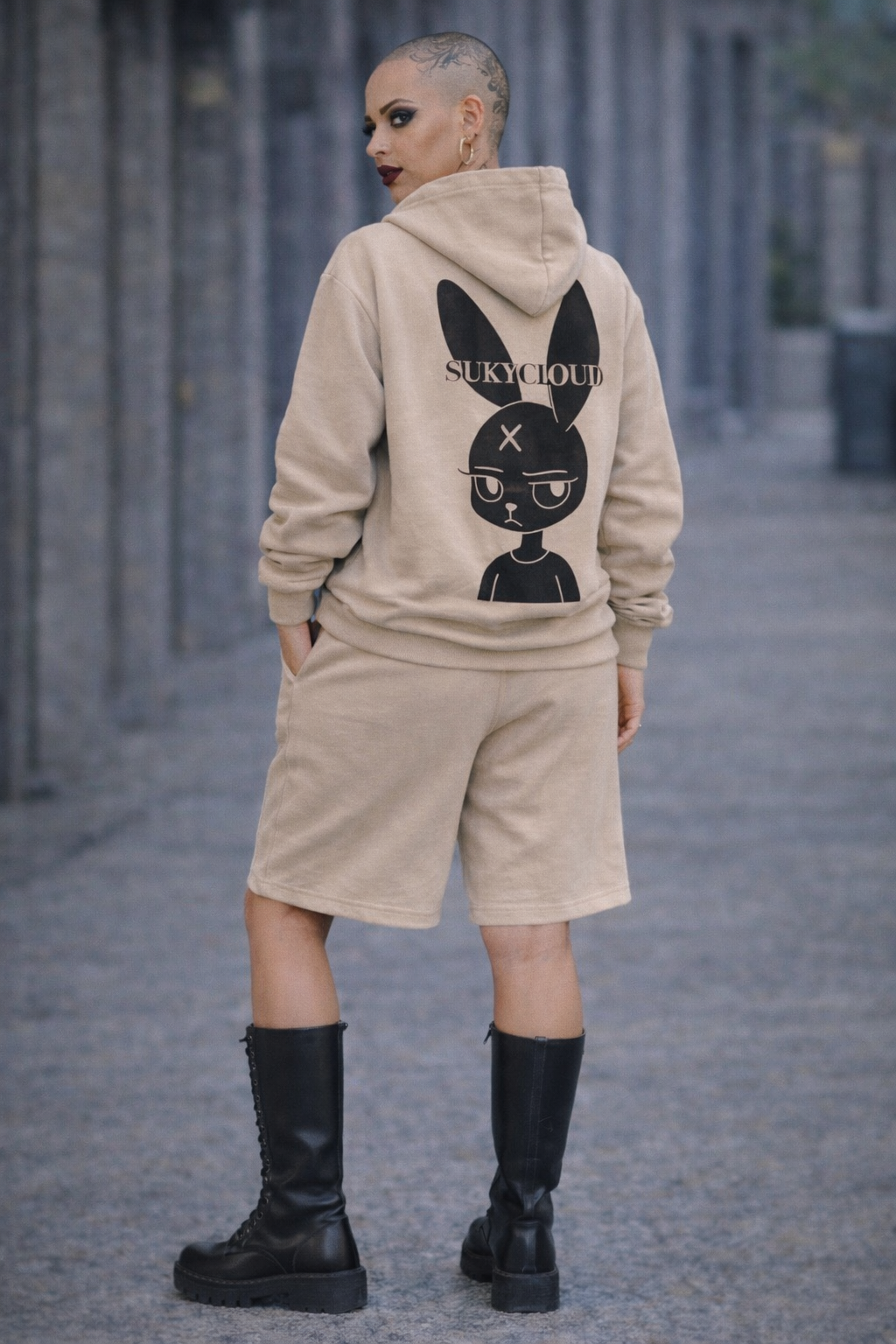 CONJUNTO DEPORTIVO MODERNO CON ESTAMPADO MANGA URBANO