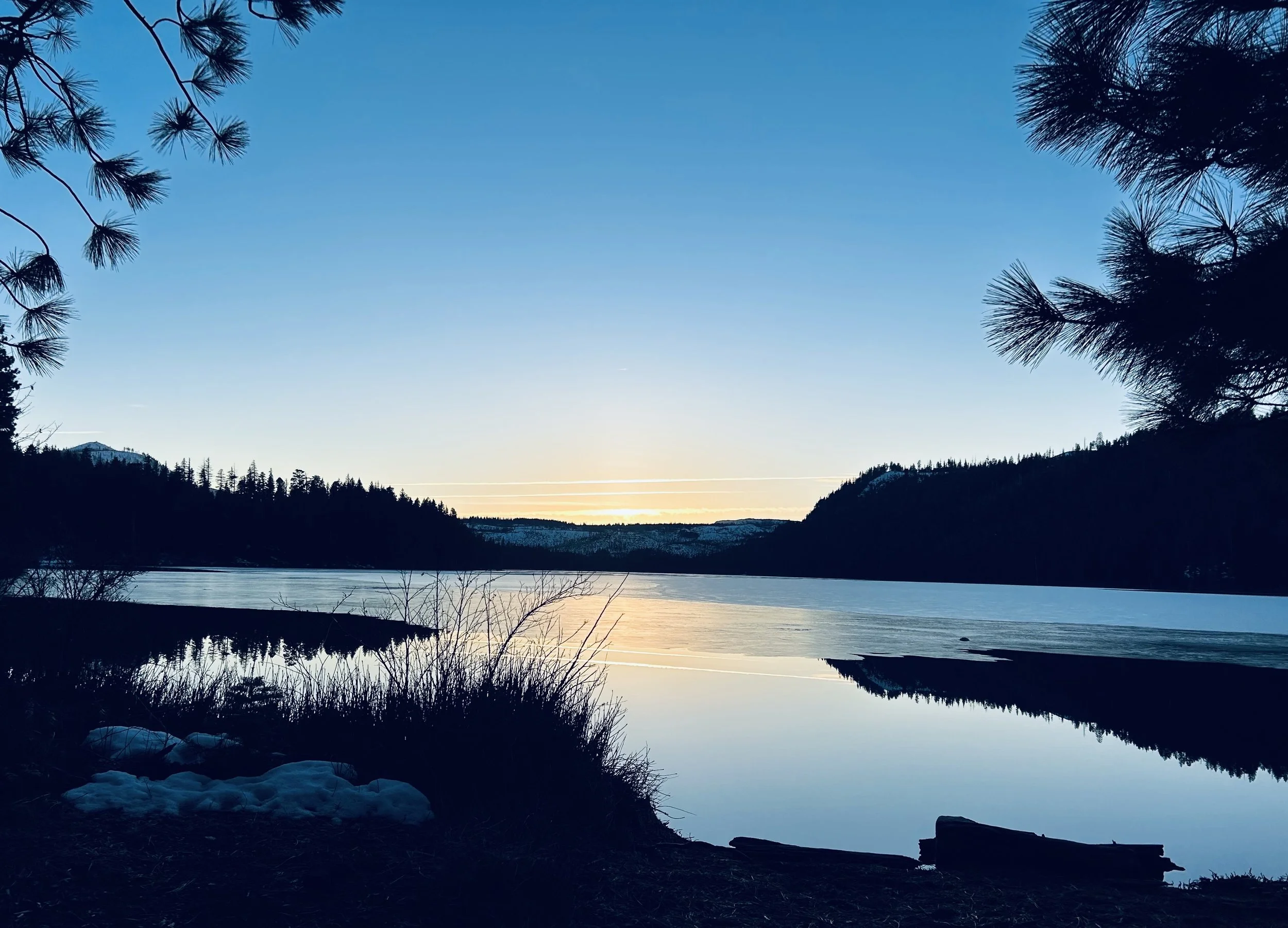 Suttle lake at dusk 