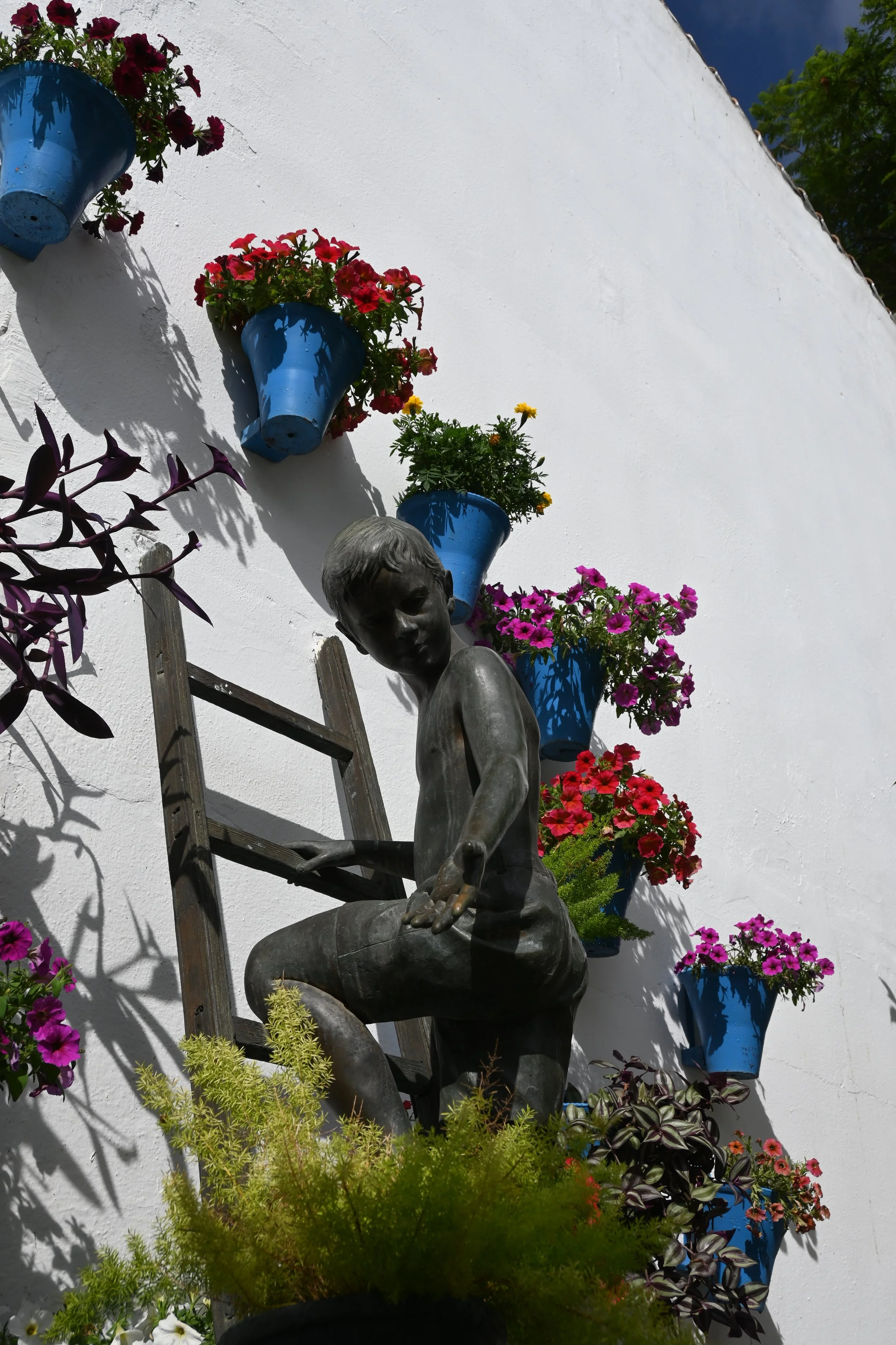 Walls of pots, Spain