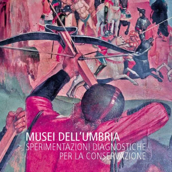 Laura di un museo, con un arcere che mira un sensore