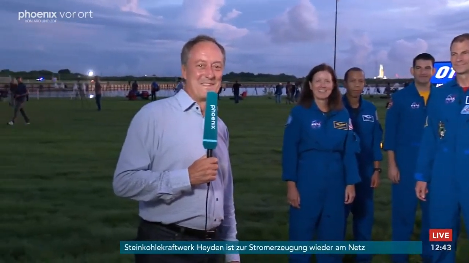 Artemis 1- Michael Krons im Gespräch mit einer Gruppe von NASA-Astronauten - auf Bild klicken für ganzes Video