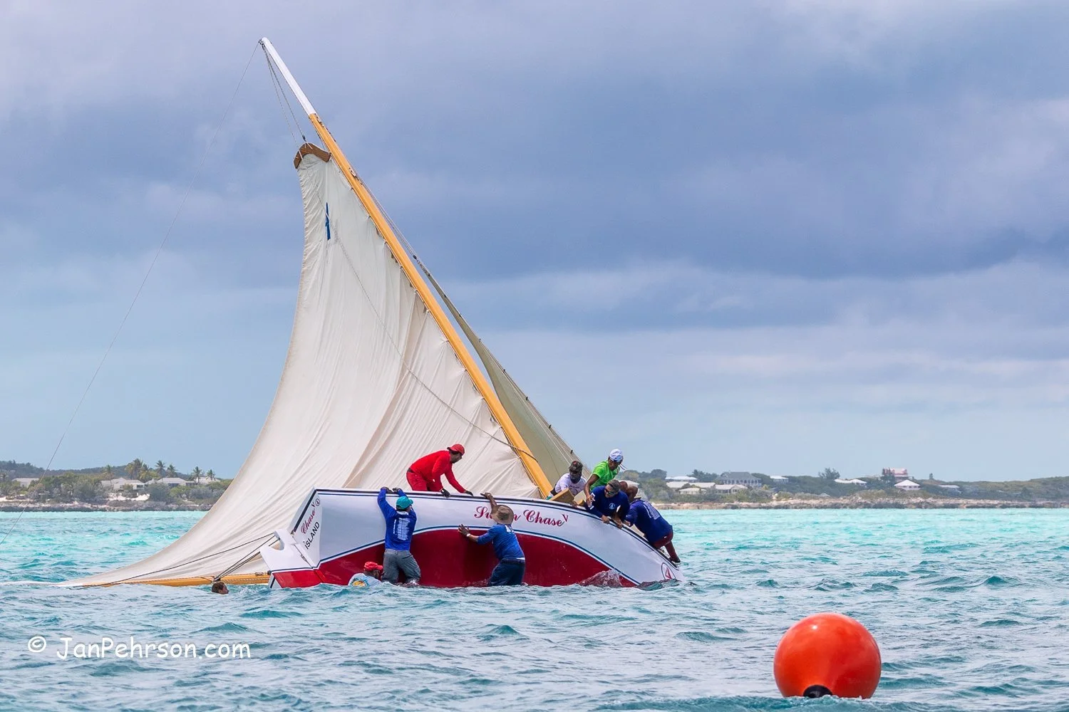 B-Class Sloop New Susan Chase V at the windward mark