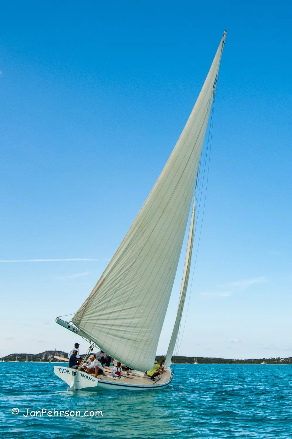 A Class Sloop Tida Wave
