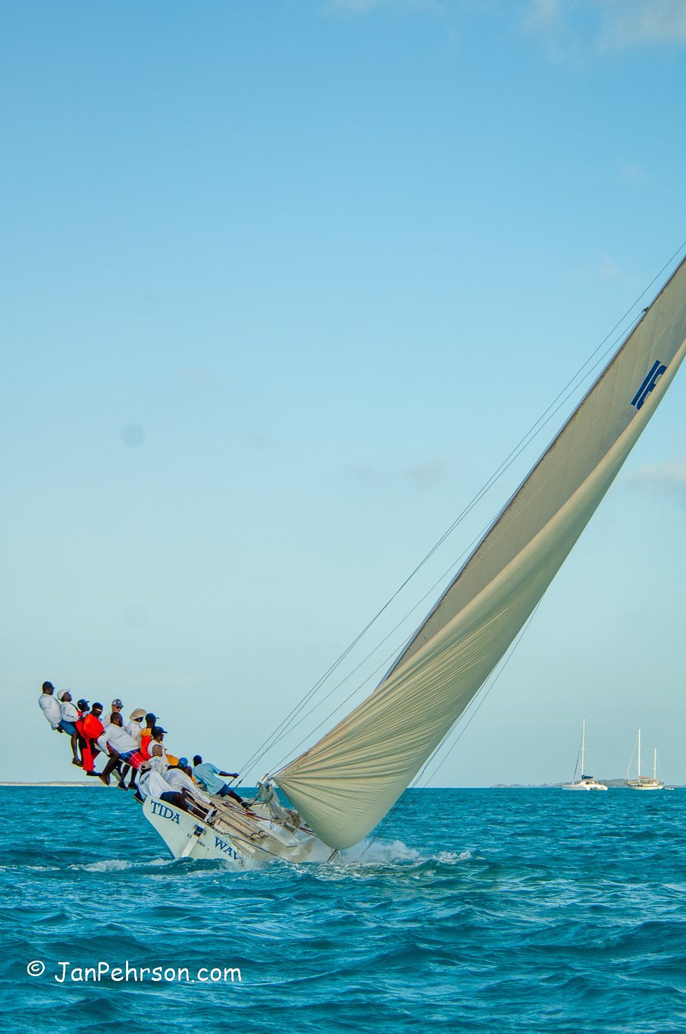 A Class Sloop Tida Wave