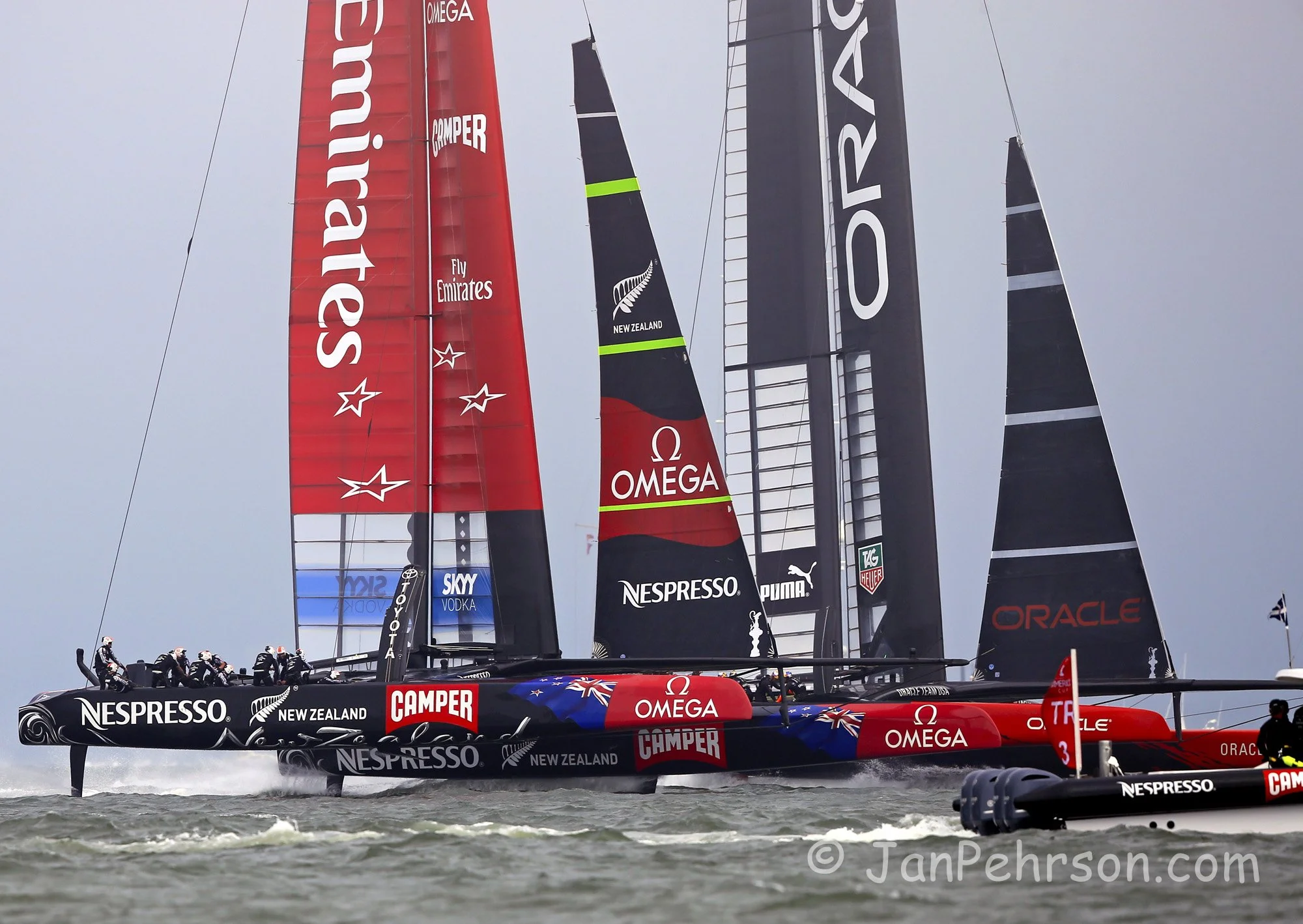 America's Cup Sept 8, 2013 San Francisco. The start. Team New Zealand and Team USA (0180)