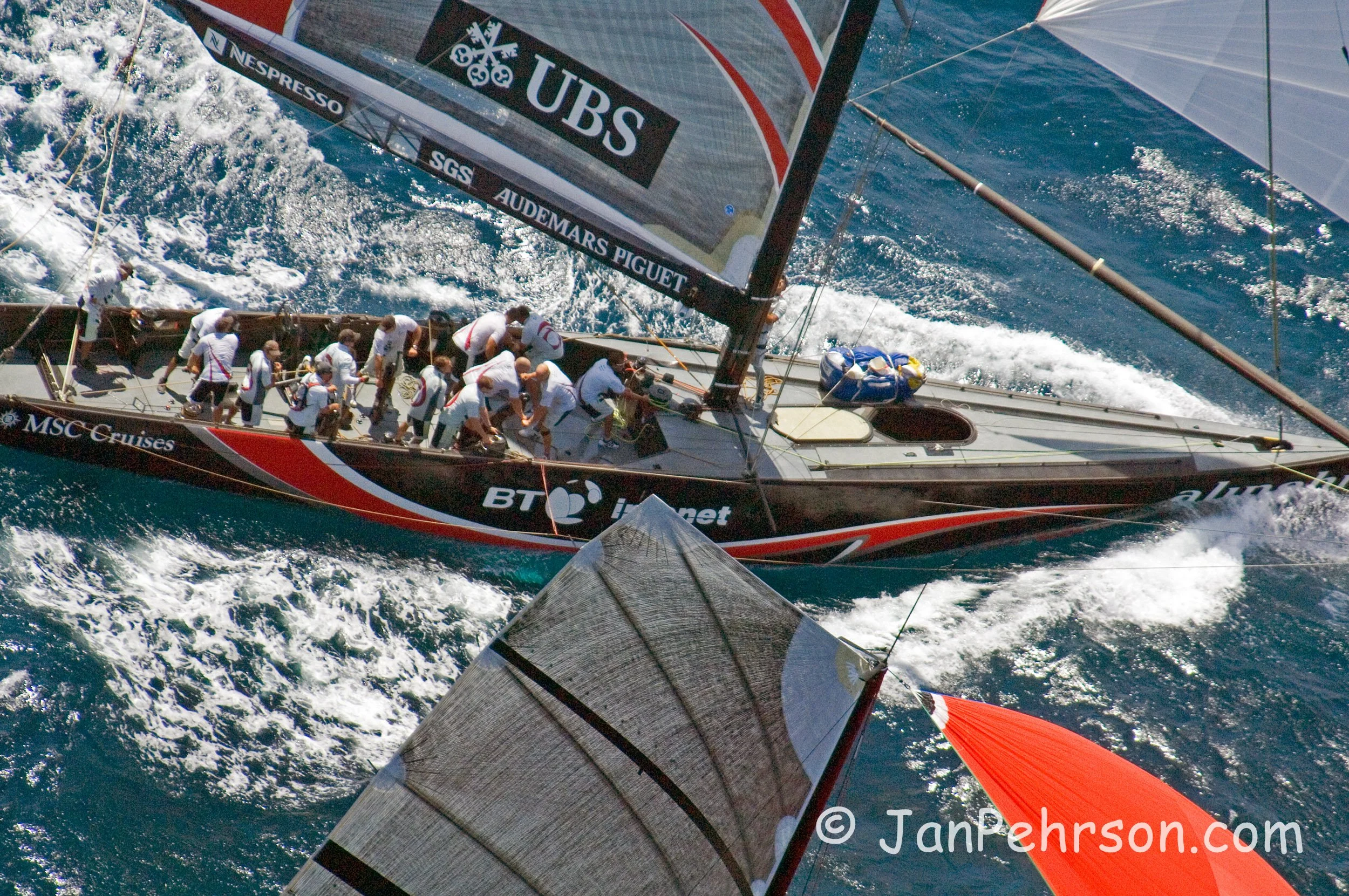 America's Cup Match - Final Race 2007, Alinghi wins over Emirates Team New Zealand by 1 second. The Yacht Alinghi  (00805)