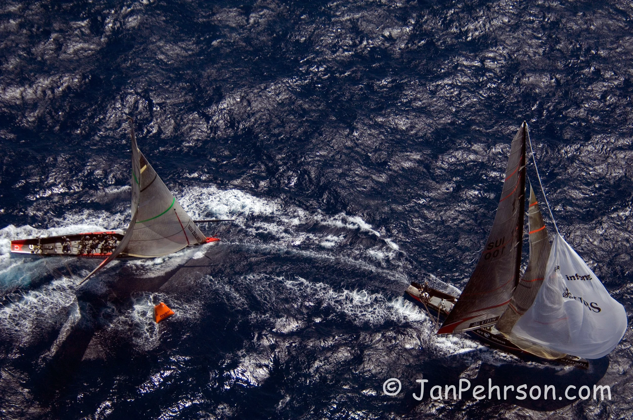 America's Cup Match - Final Race 2007, Alinghi wins over Emirates Team New Zealand by 1 second (00696)