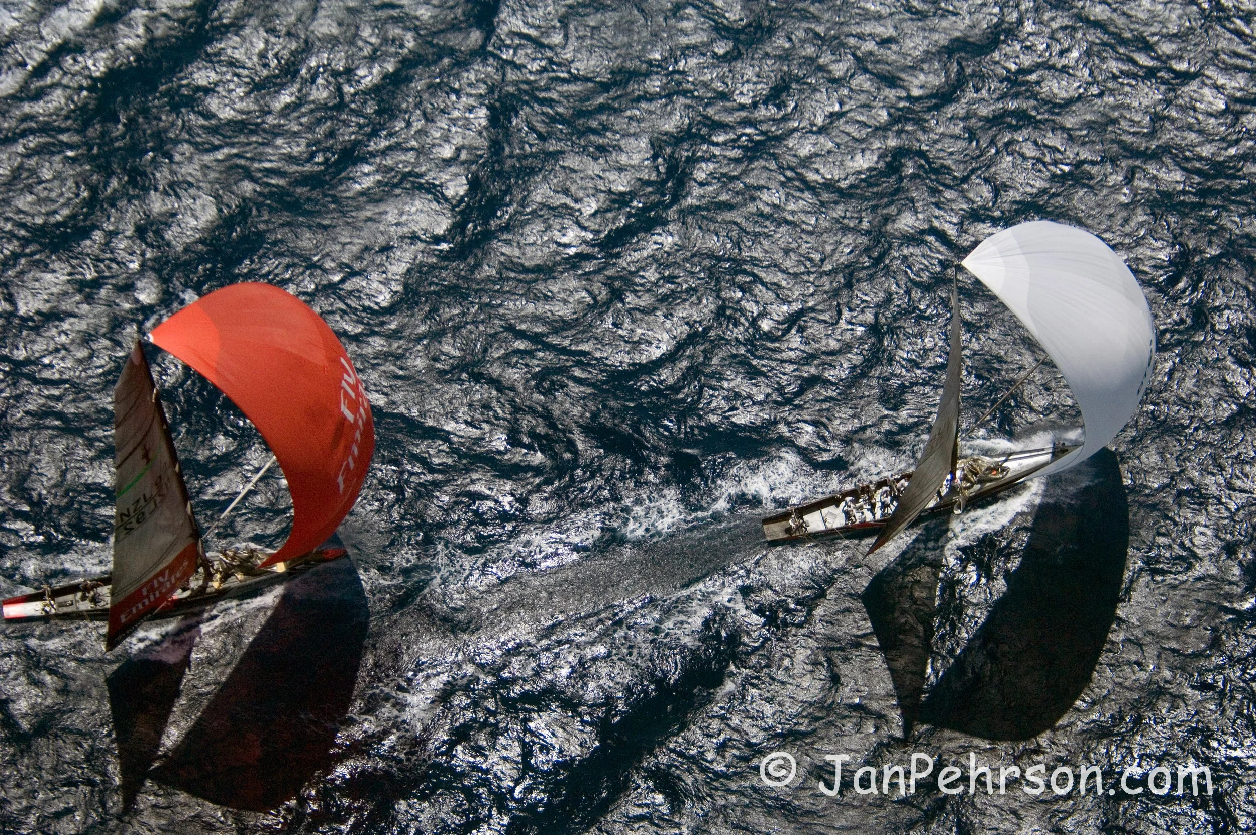 America's Cup Match - Final Race 2007, Alinghi wins over Emirates Team New Zealand by 1 second (00700)